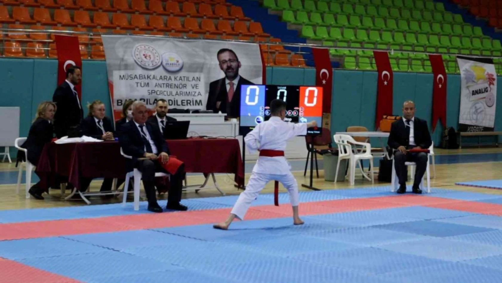 Elazığ'da karate grup müsabakaları başladı