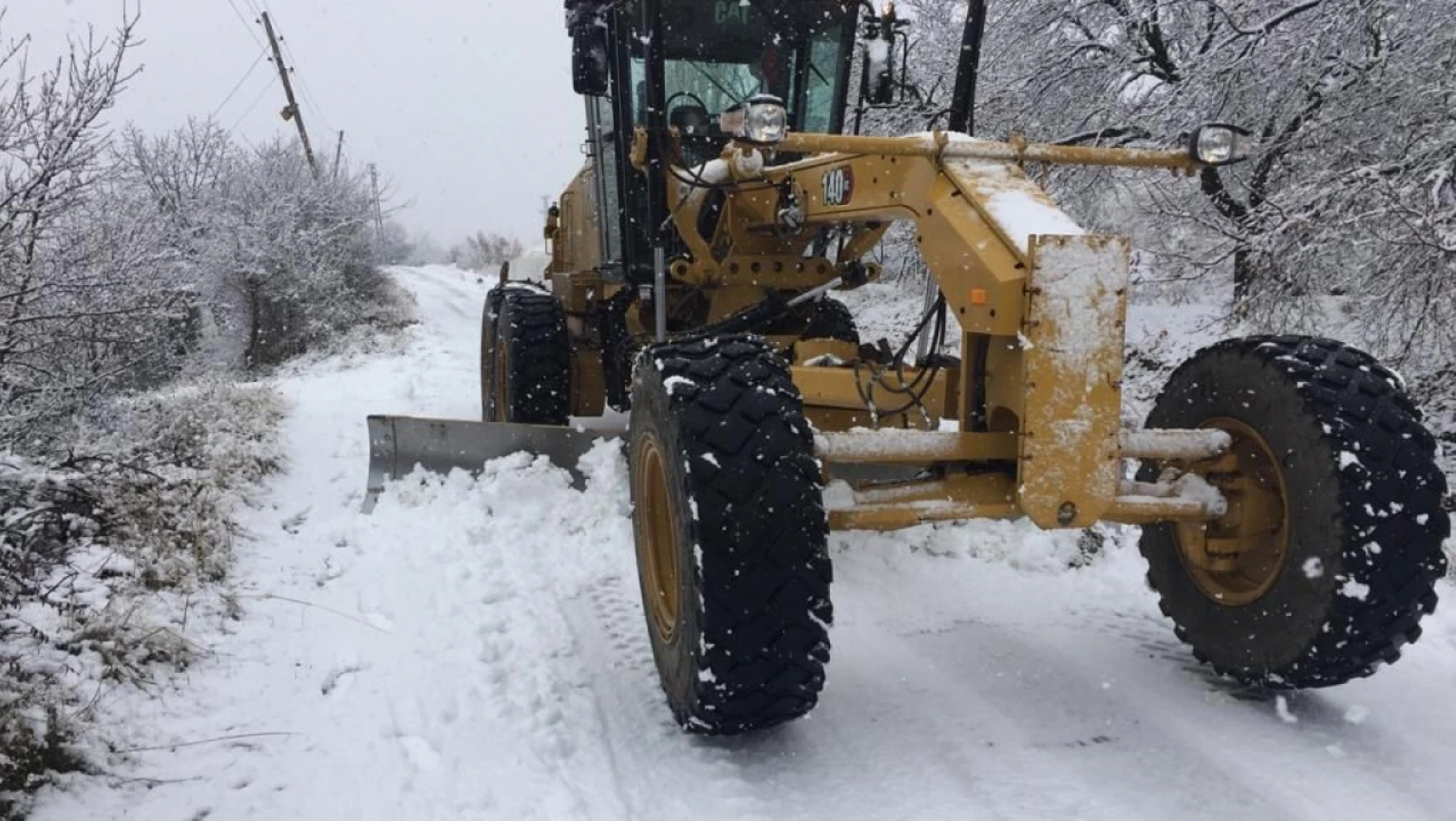 Elazığ'da kardan kapanan 28 köy yolu ulaşıma açıldı
