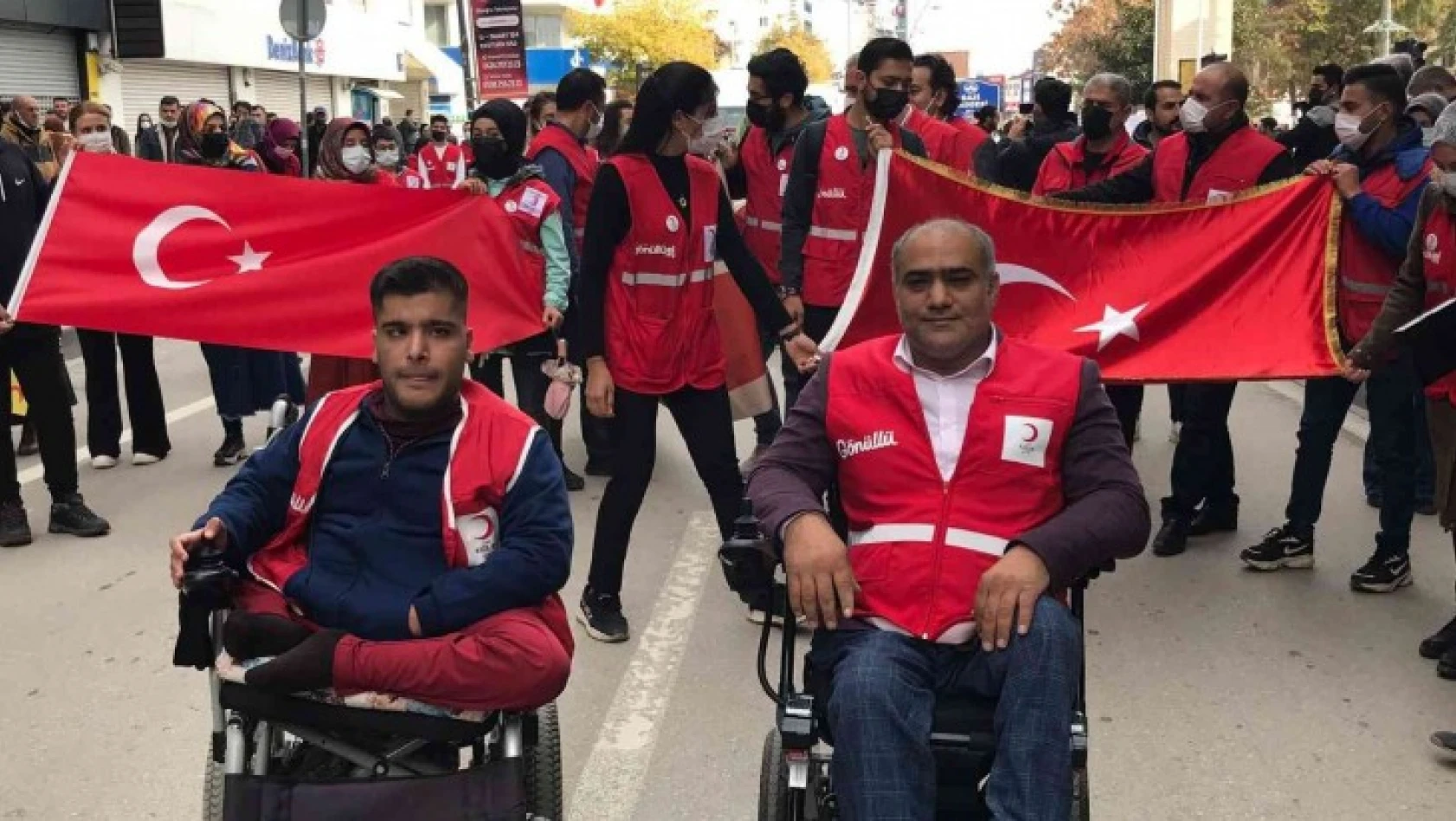 Elazığ'da Kızılay Haftası yürüyüşü düzenlendi