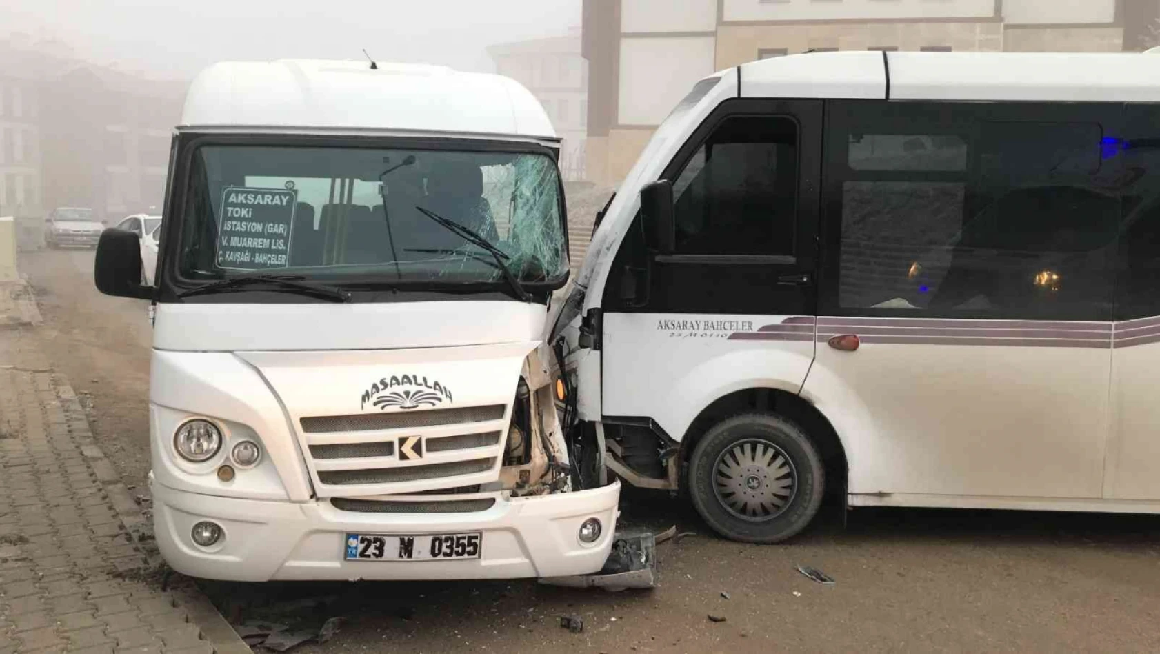 Elazığ'da minibüsler çarpıştı: 1 yaralı