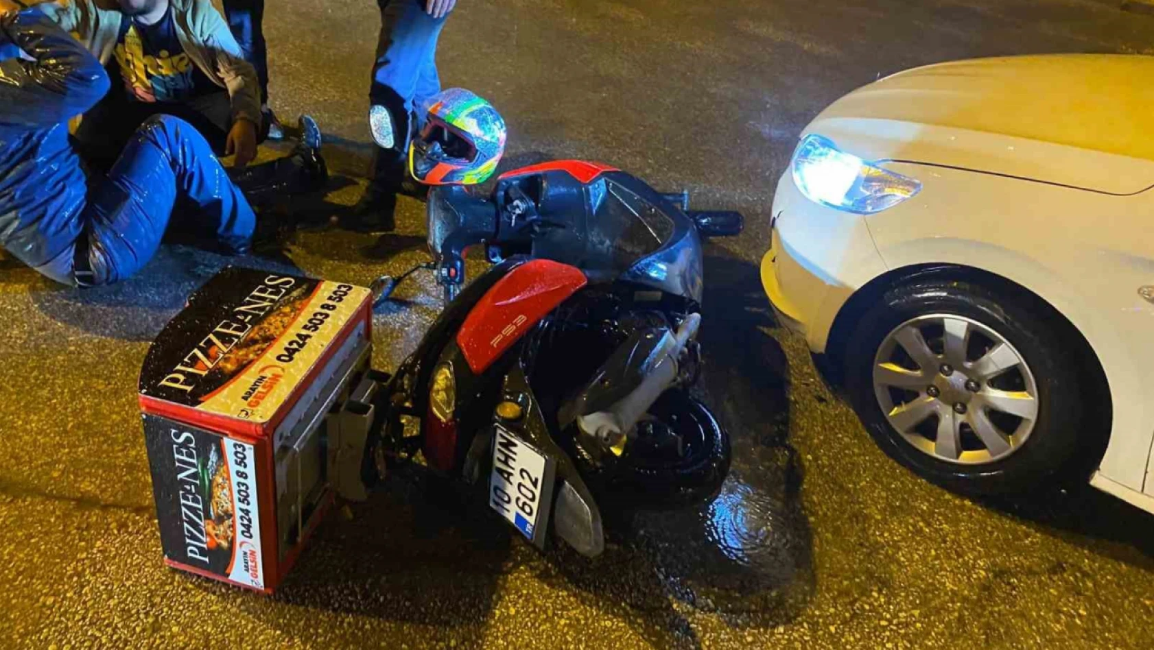 Elazığ'da motosikletli kurye ile otomobil çarpıştı: 1 yaralı