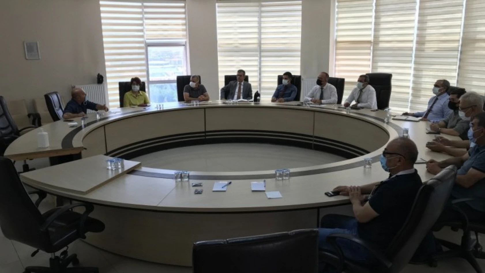 Elazığ'da pandemi ve aşılama konulu istişare toplantısı düzenlendi