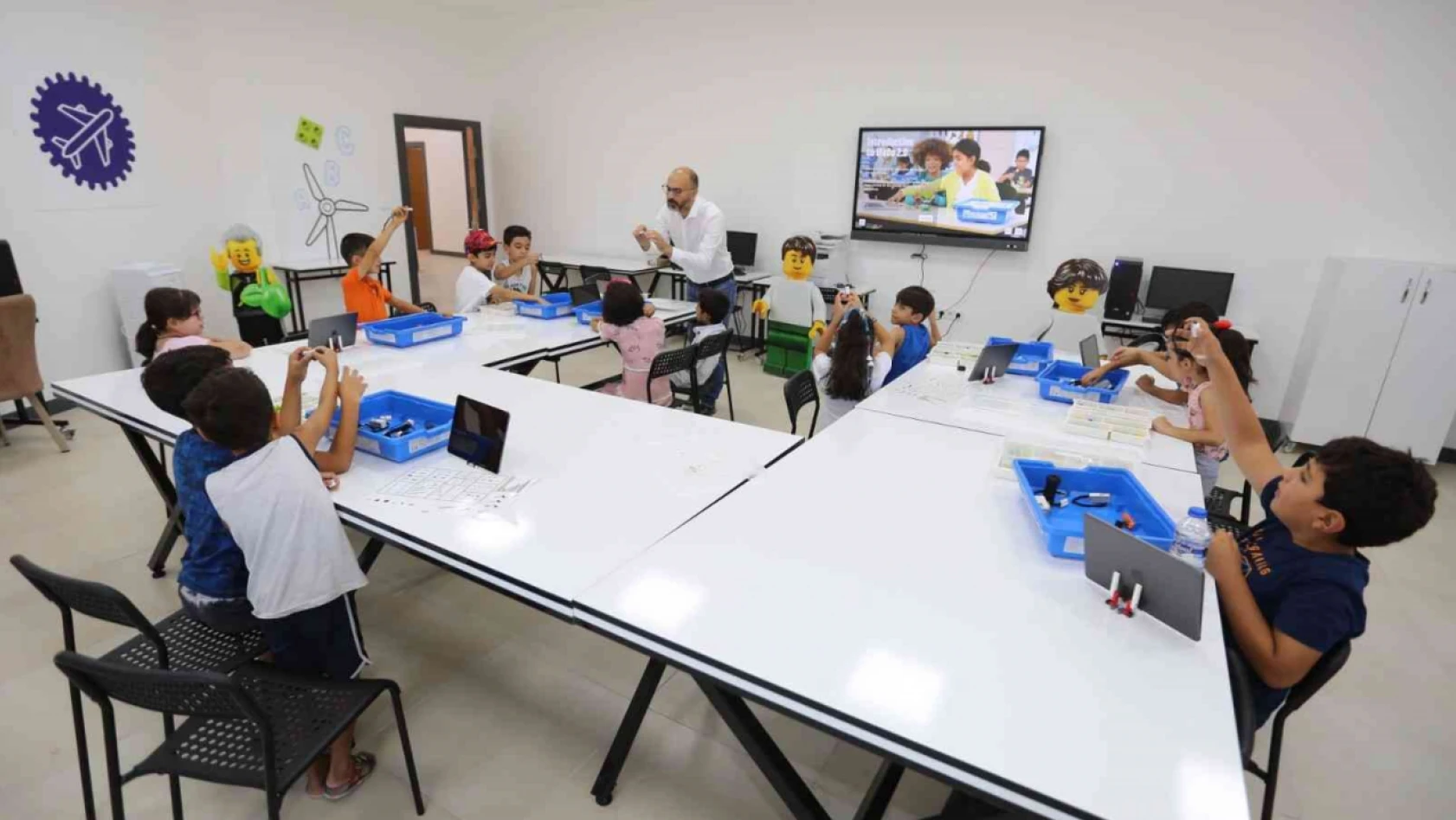 Elazığ'da robotik kodlama eğitimine çocuklardan yoğun ilgi