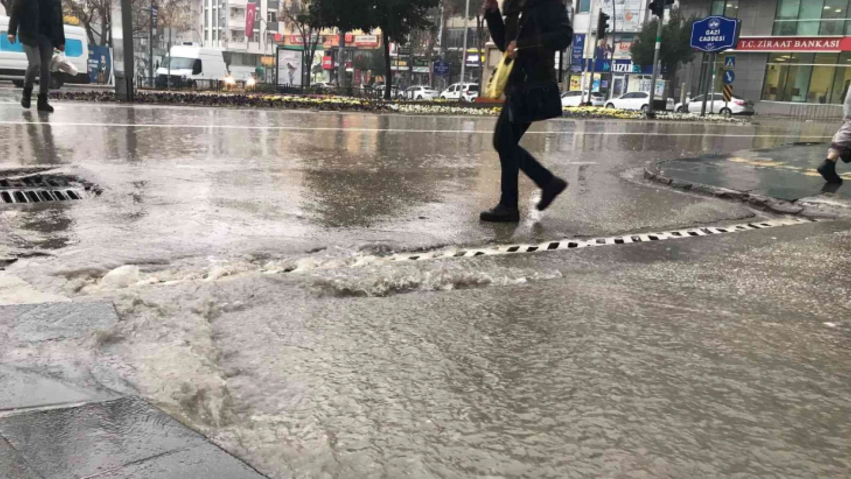 Elazığ'da sağanak yağış etkili oldu