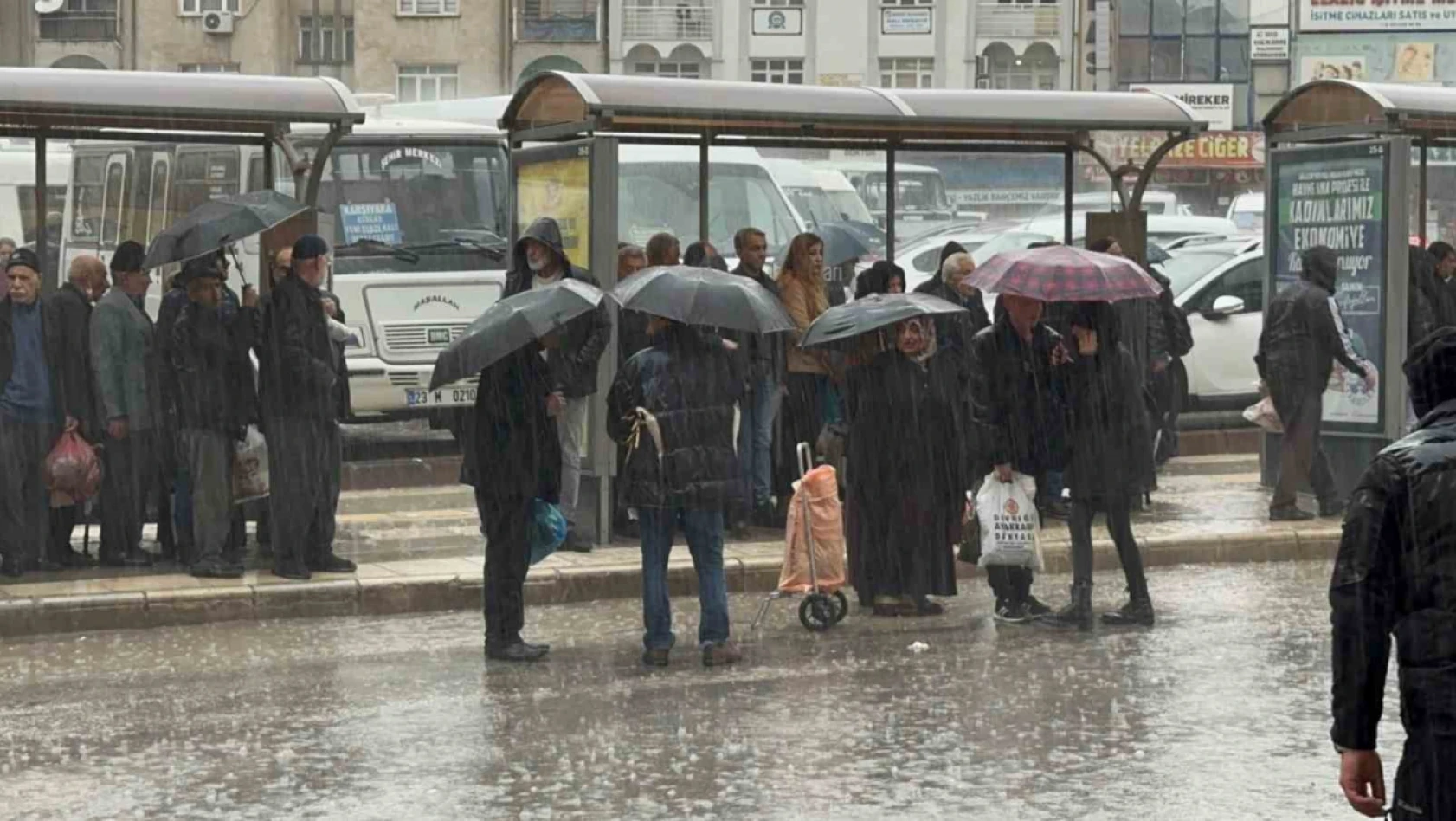 Elazığ'da sağanak yağış etkili oldu