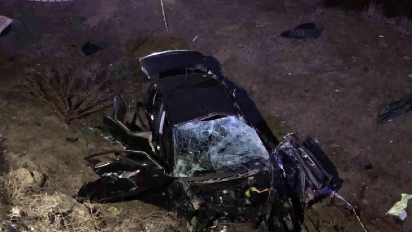 Elazığ'da şarampole uçan otomobil hurdaya döndü: 1 ölü, 3 yaralı