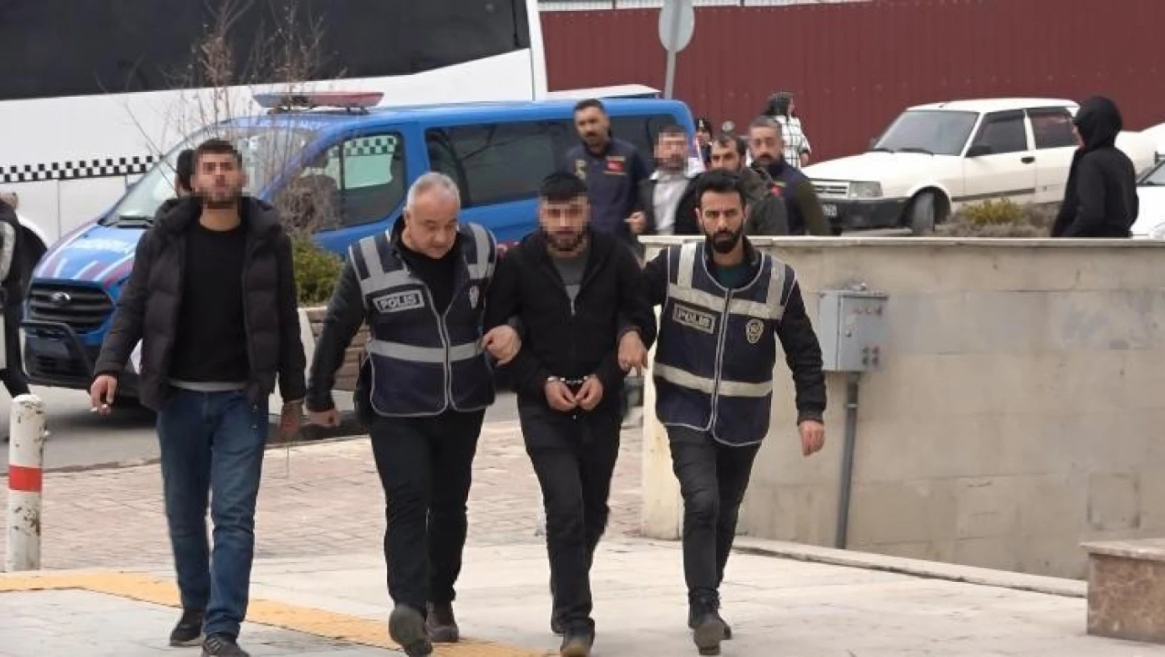 Elazığ'da silahlı çatışma olayına karışan suç makineleri tutuklandı