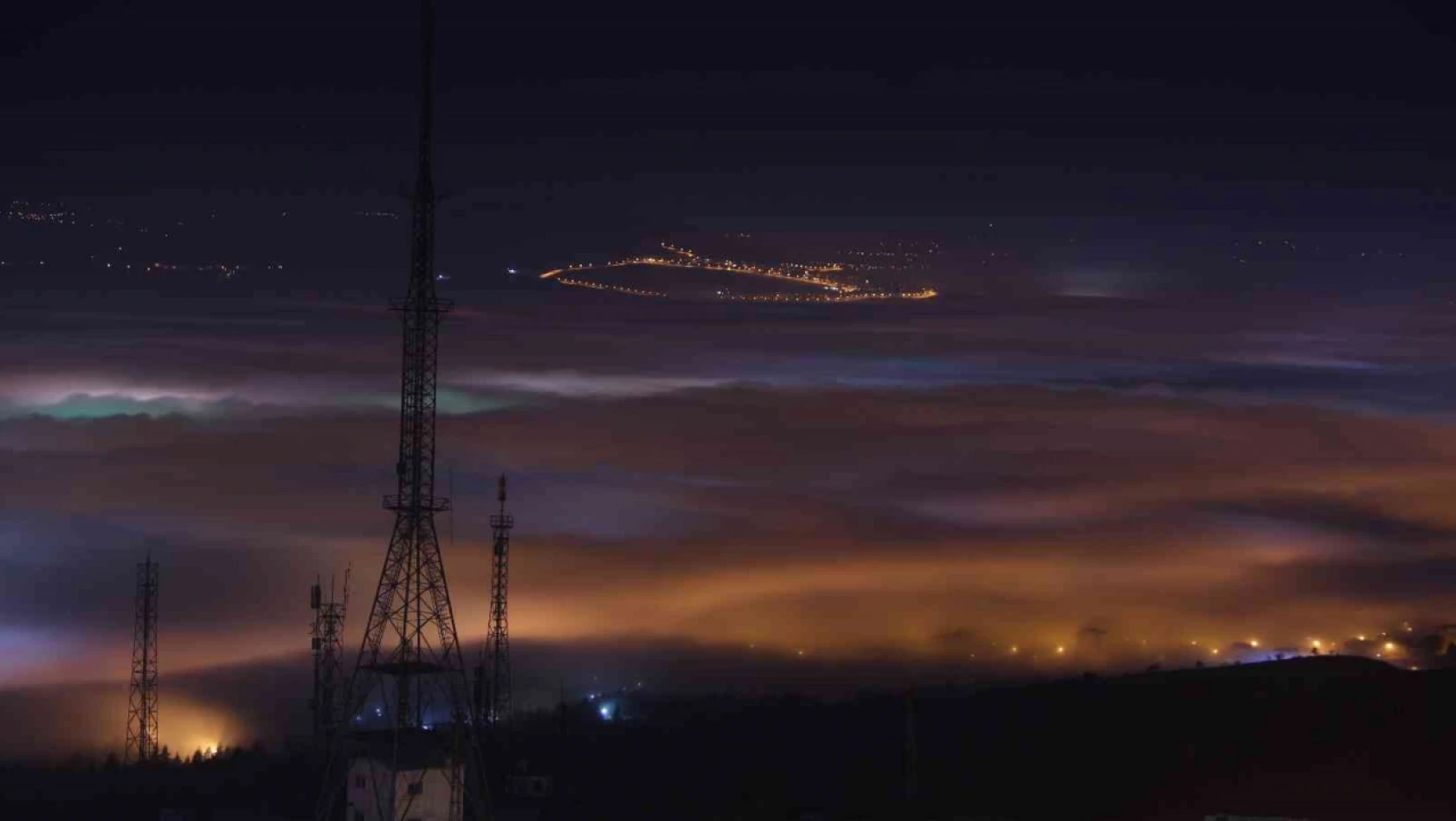 Elazığ'da sis ve şehir ışıklarının görsel şöleni