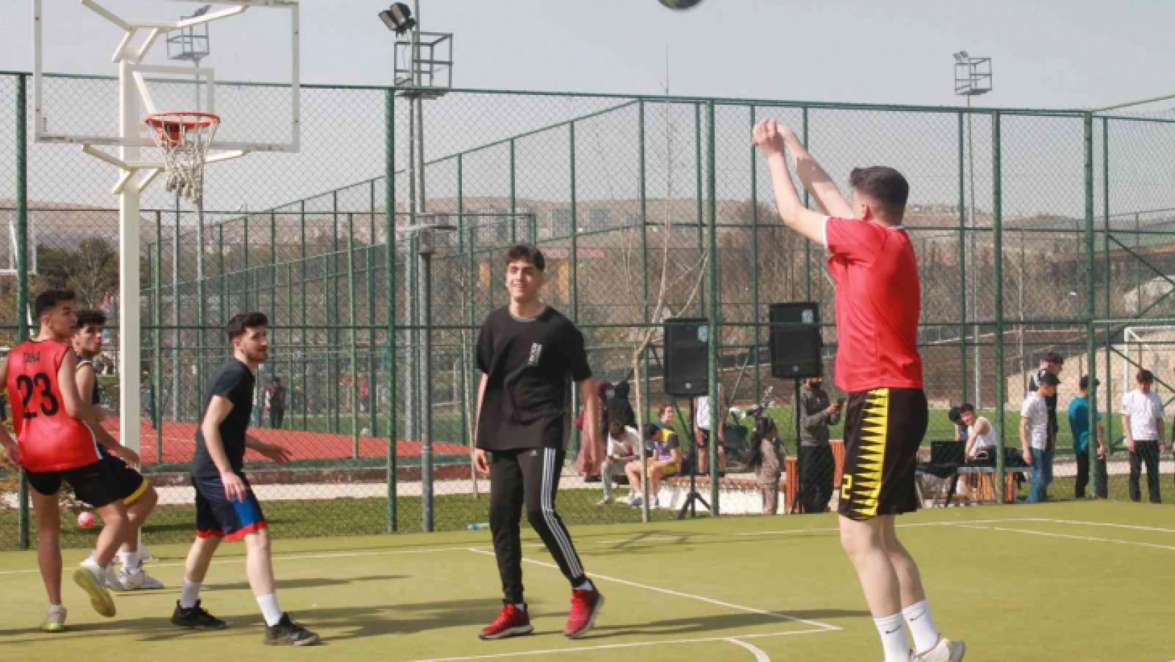 Elazığ'da sokak basketbol turnuvası düzenlendi