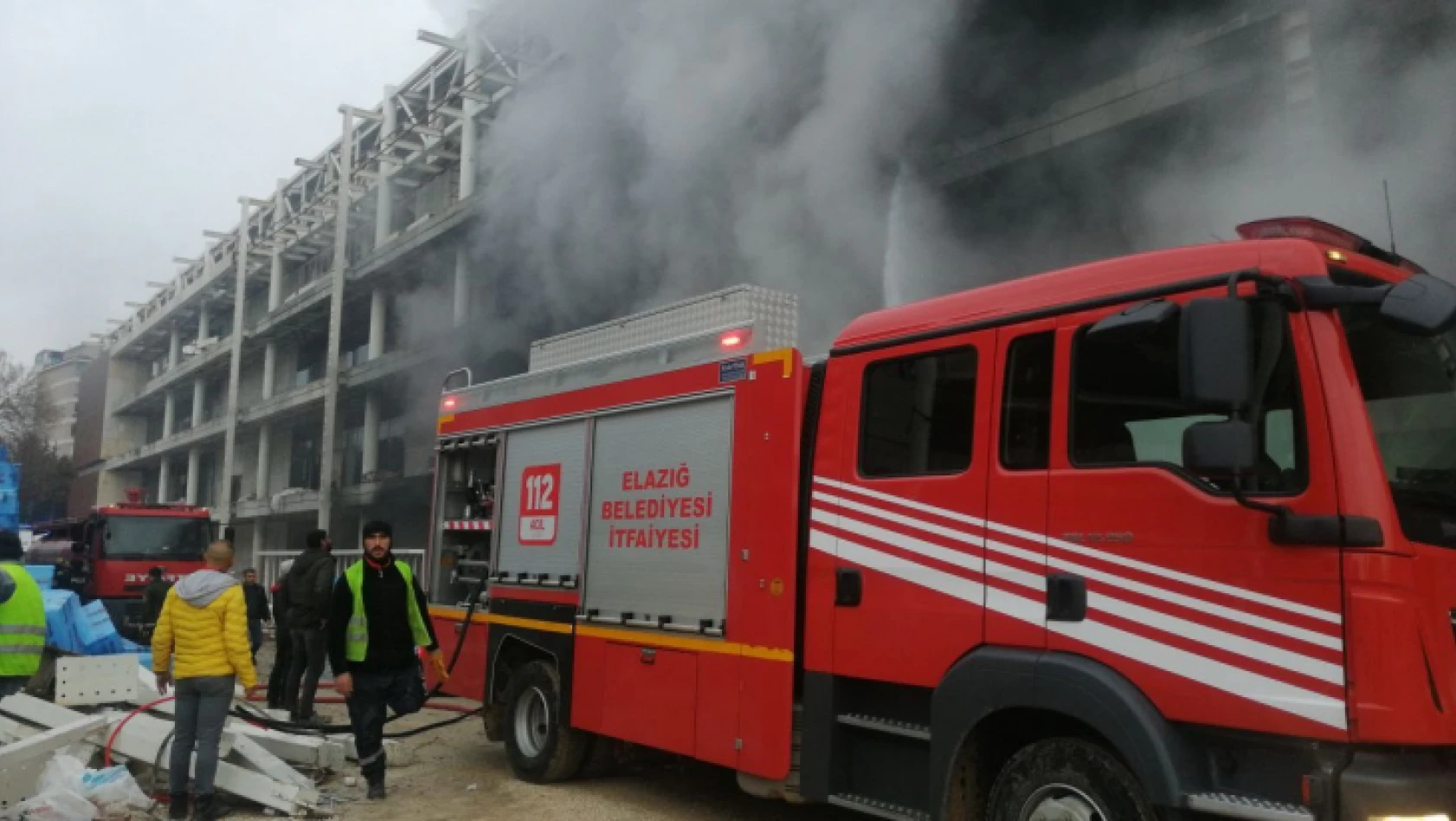 Elazığ'da stadyumdaki yangın söndürüldü