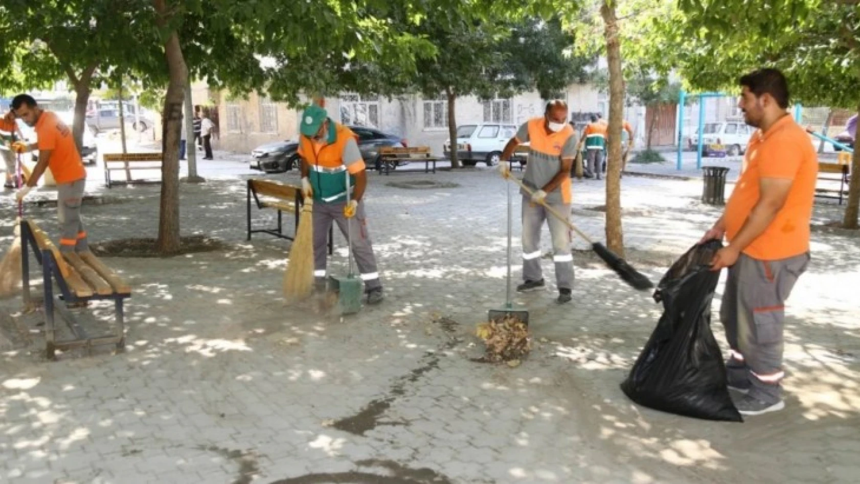 Elazığ'da temizlik çalışmaları sürüyor