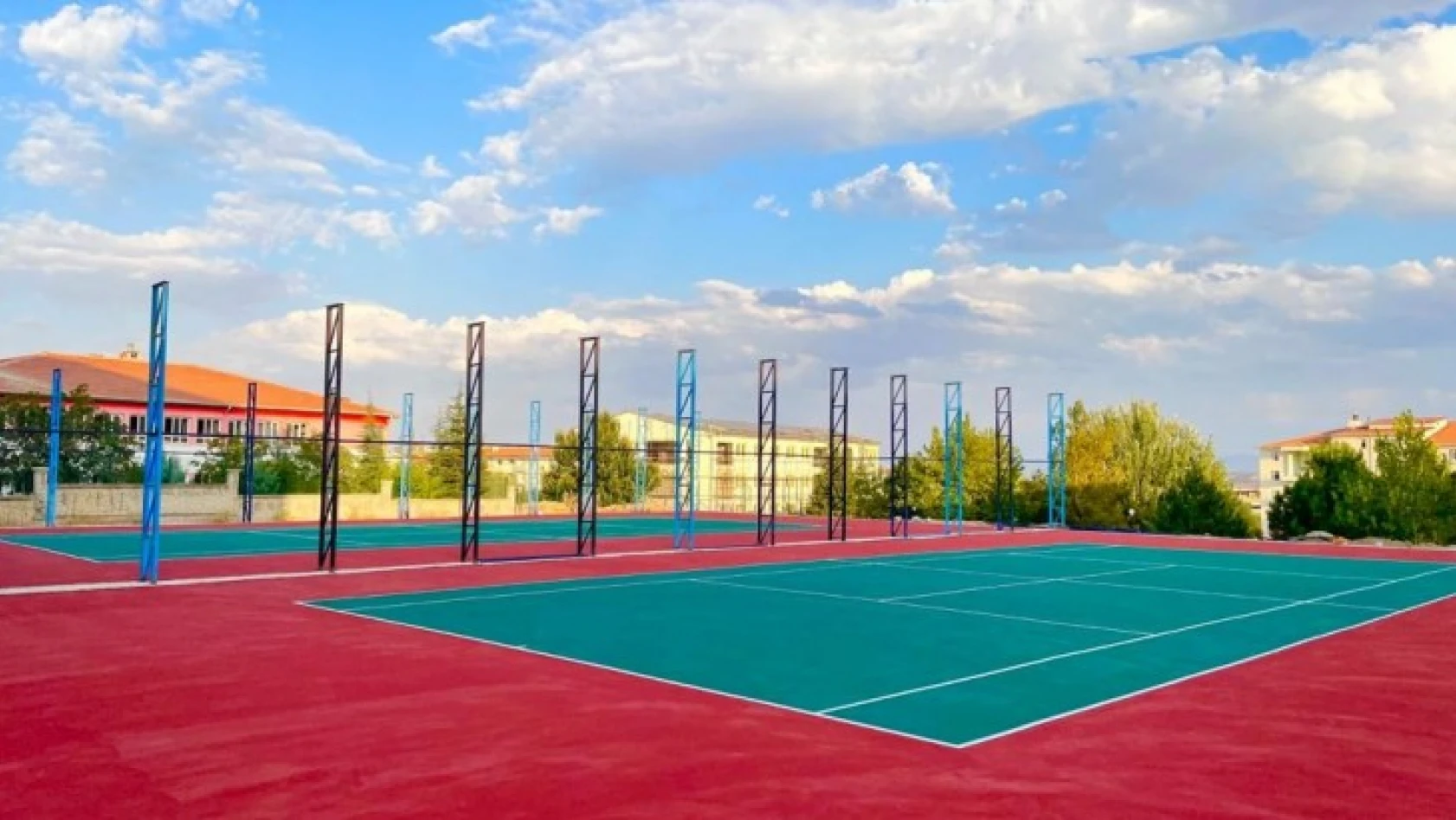 Elazığ'da tenis kortu inşa çalışmaları devam ediyor