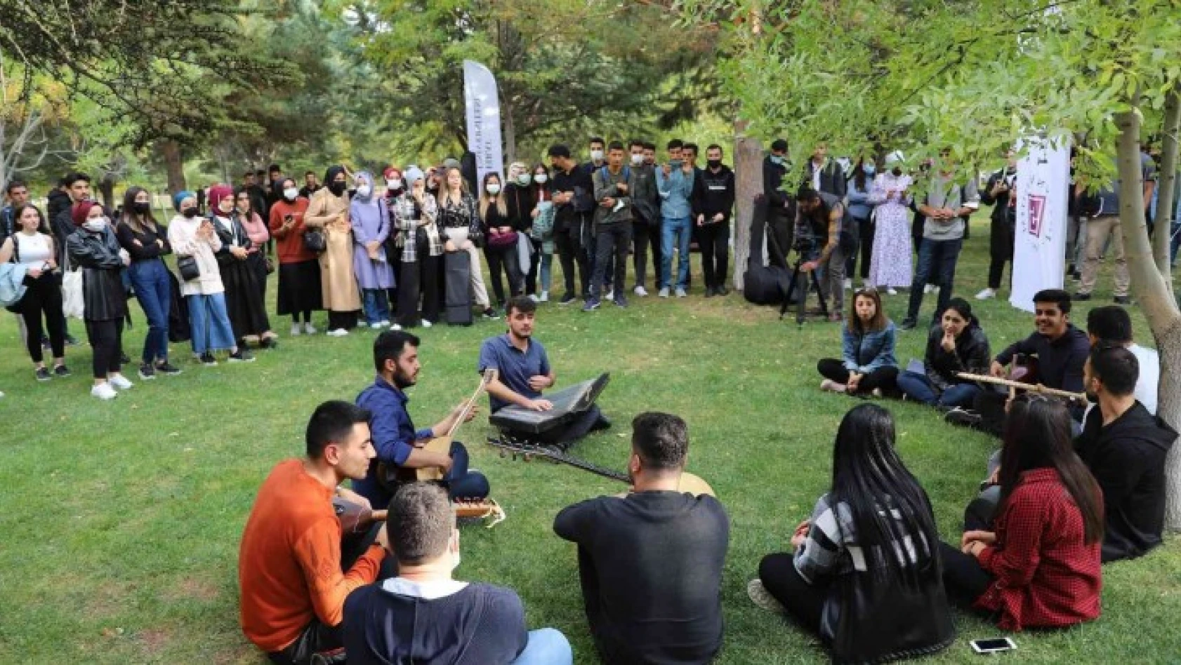 Elazığ'da üniversite öğrencilerine motivasyon konseri