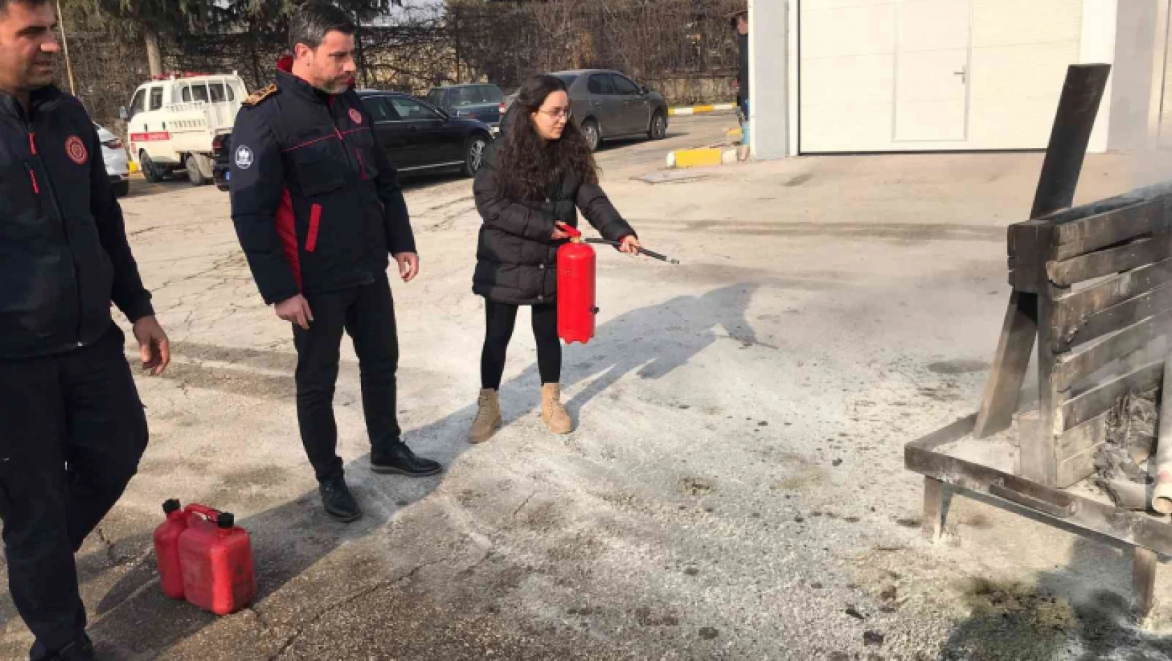 Elazığ'da üniversite öğrencilerine yönelik yangın eğitimi ve tatbikatı