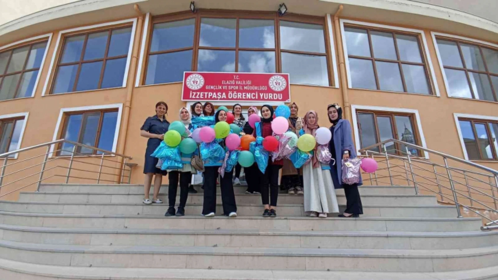 Elazığ'da üniversite öğrencilerinden anlamlı ziyaret