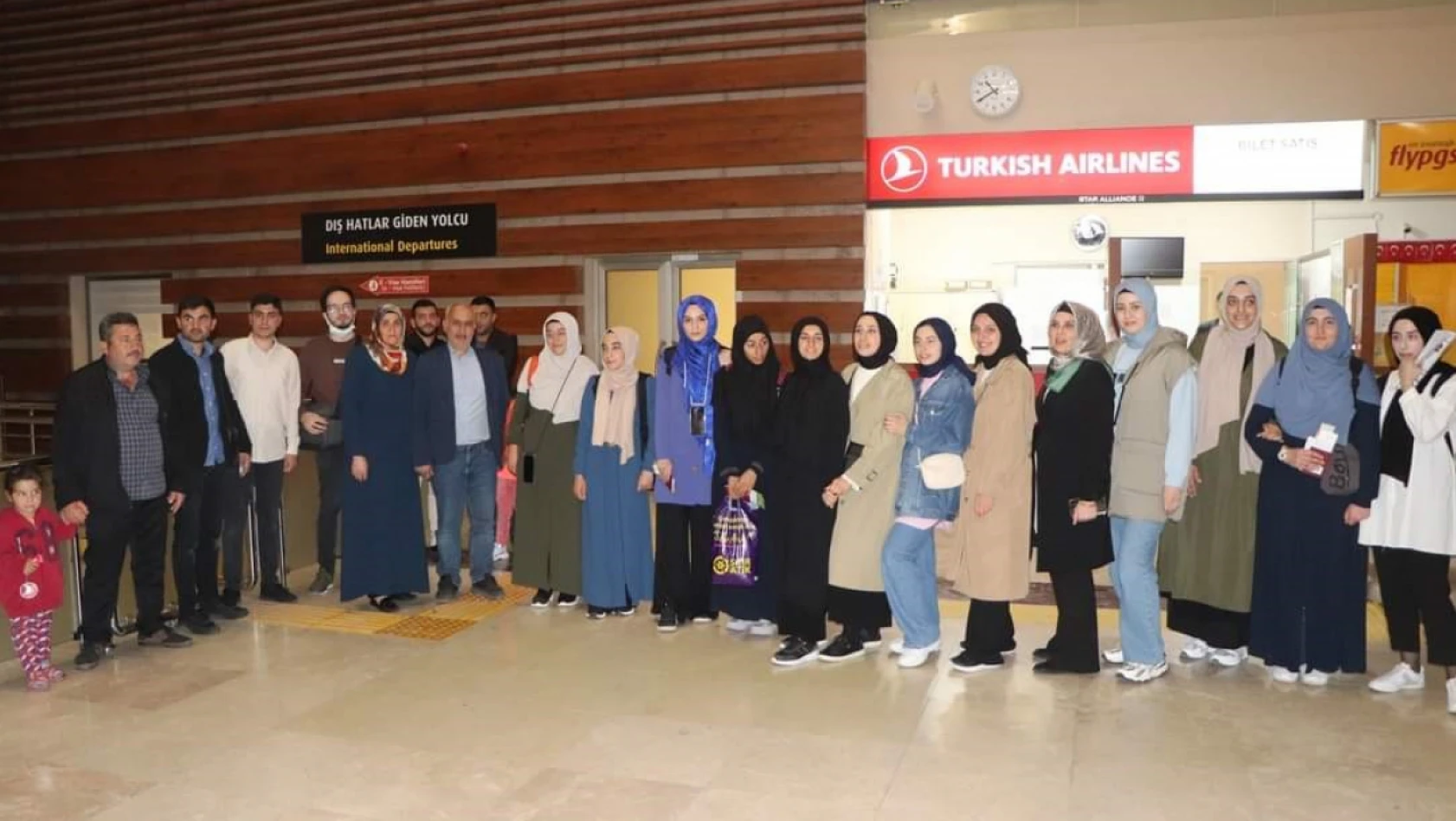 Elazığ'da üniversite öğrencileri umreye gönderildi