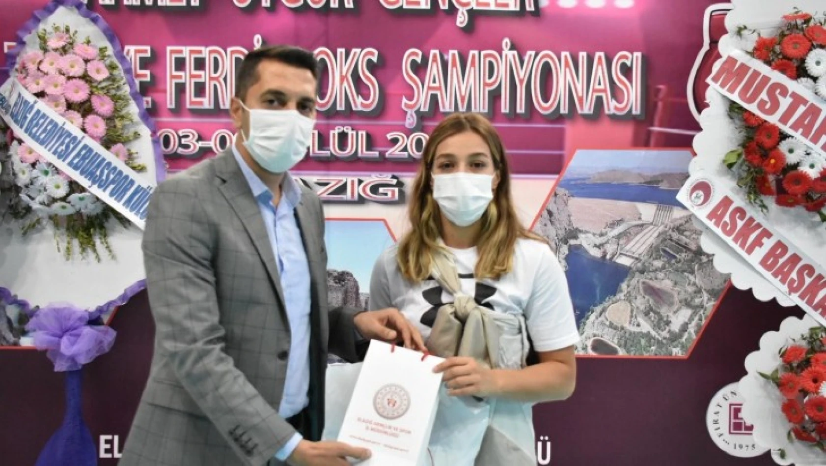 Elazığ Gençlik ve Spor İl Müdürü Eren, Buse Naz Çakıroğlu ile buluştu