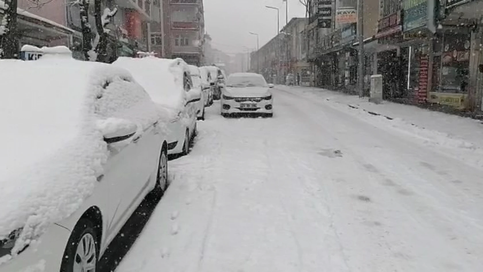 Elazığ'ın ilçelerinde kar yağışı etkili oldu