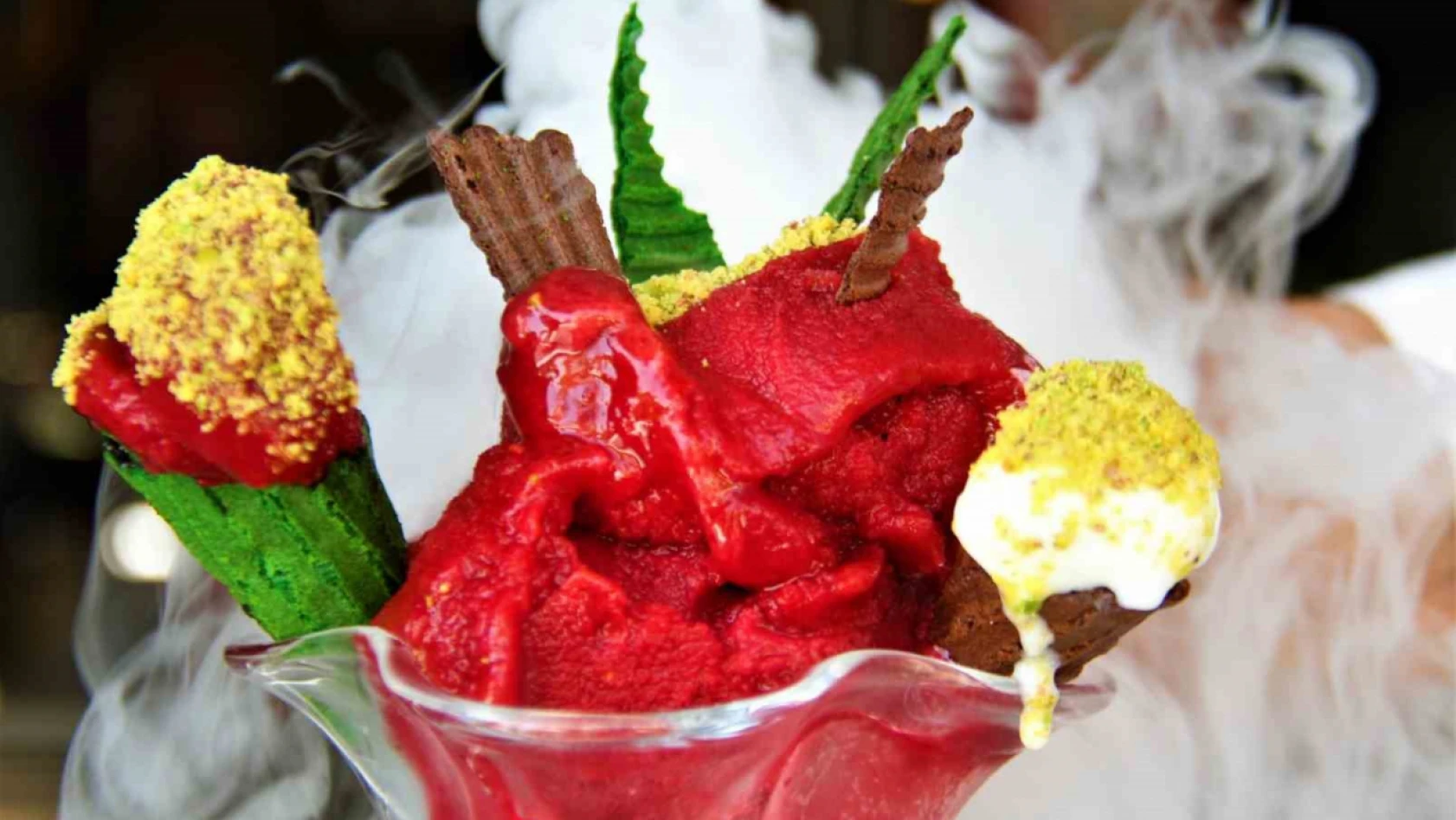 Elazığ'ın patentli lezzeti 'vişne dondurması'na yoğun talep