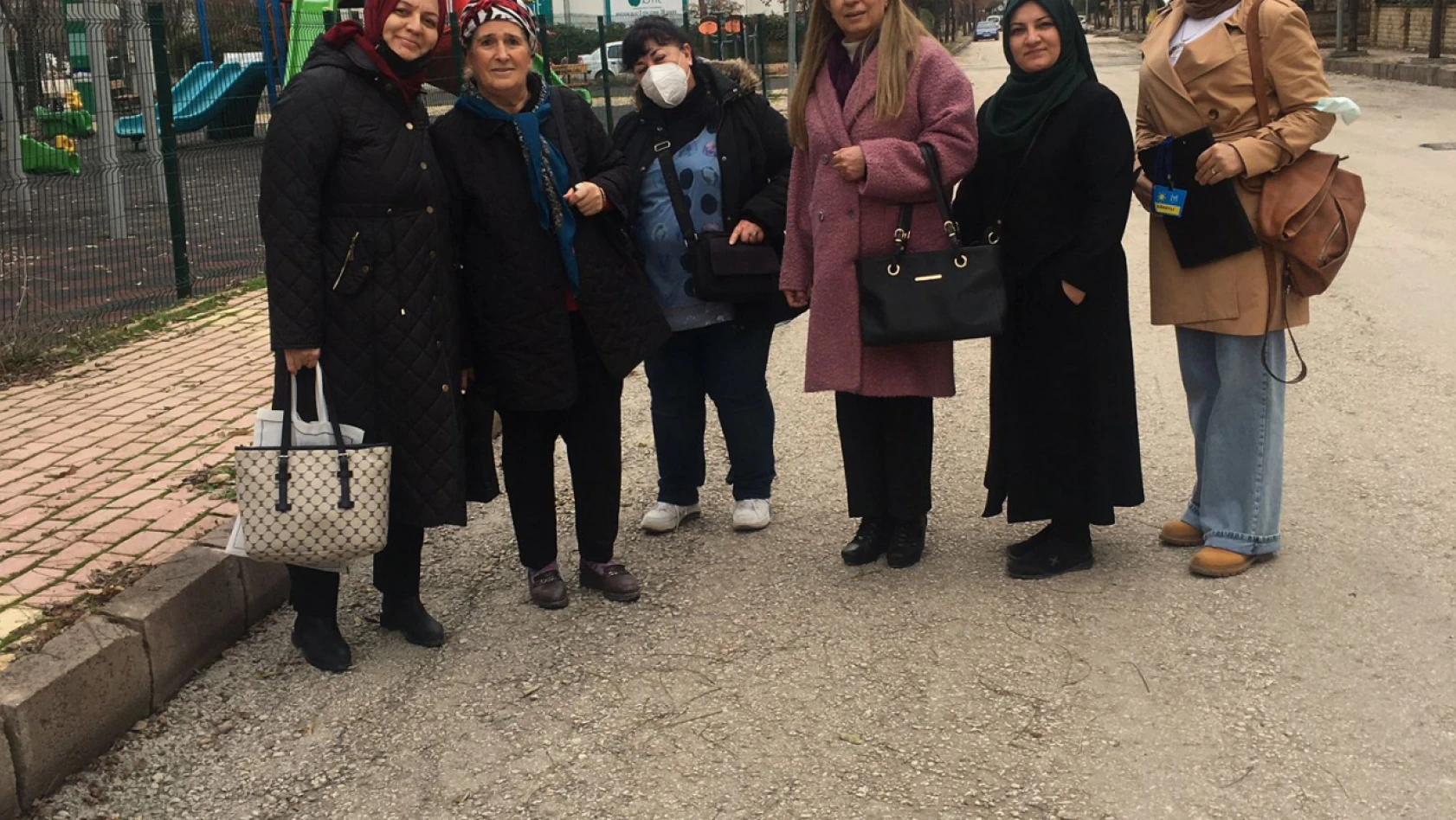 Elazığ iyi parti kadın kolları 'kapı çal gönül al' Projesinde