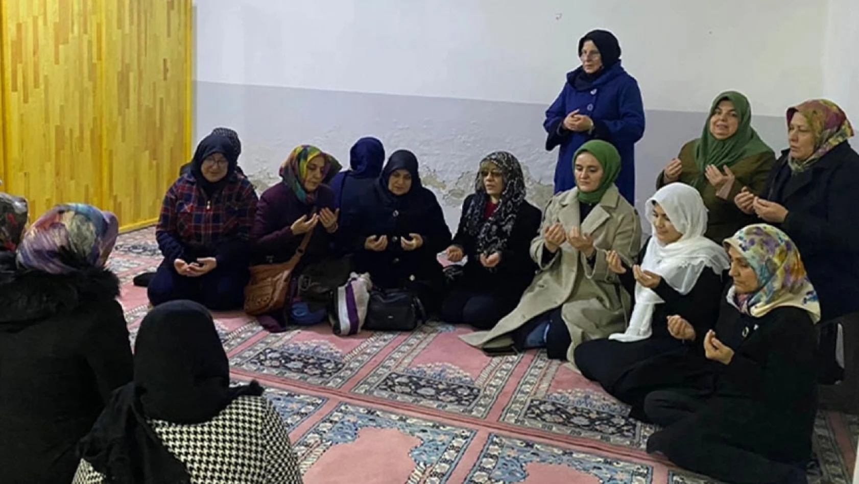 Elazığ MHP KAÇEP Birimi Ulu Camii'de Regaip Kandil'ini Dualarla Kutladı