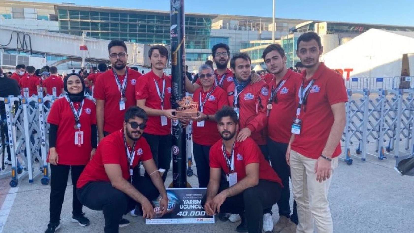 Elazığ takımından Teknofest'te önemli başarı: Yüksek irtifa kategorisinde Türkiye üçüncülüğü elde ettiler