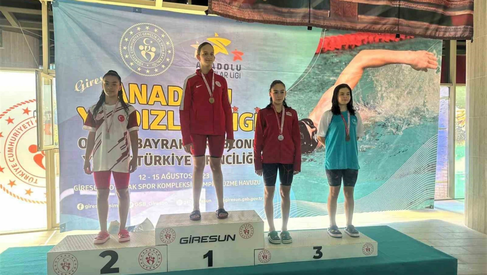 Elazığlı sporculardan yüzmede Türkiye derecesi