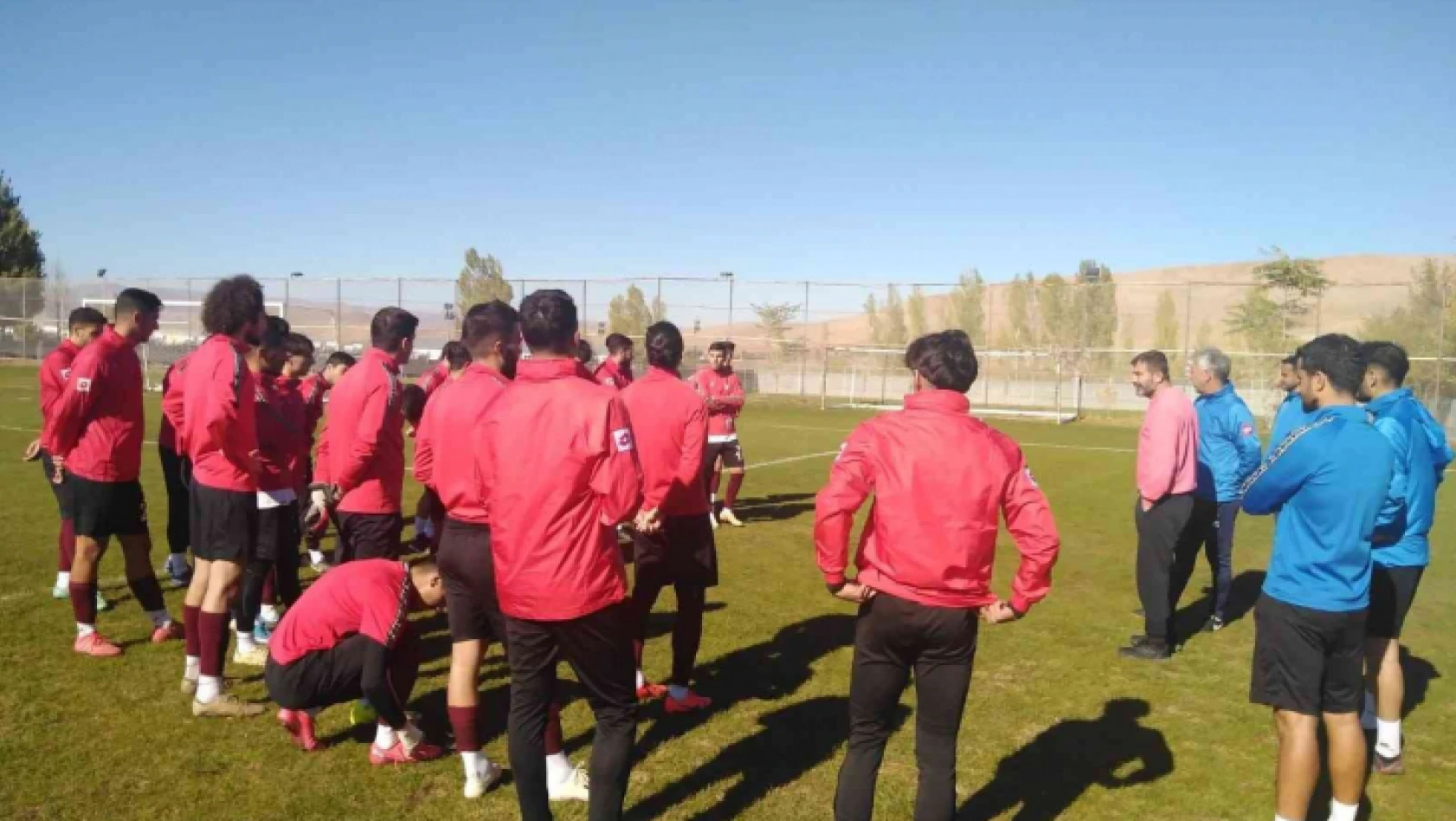 Elazığspor'da 3 futbolcu sarı kart sınırında