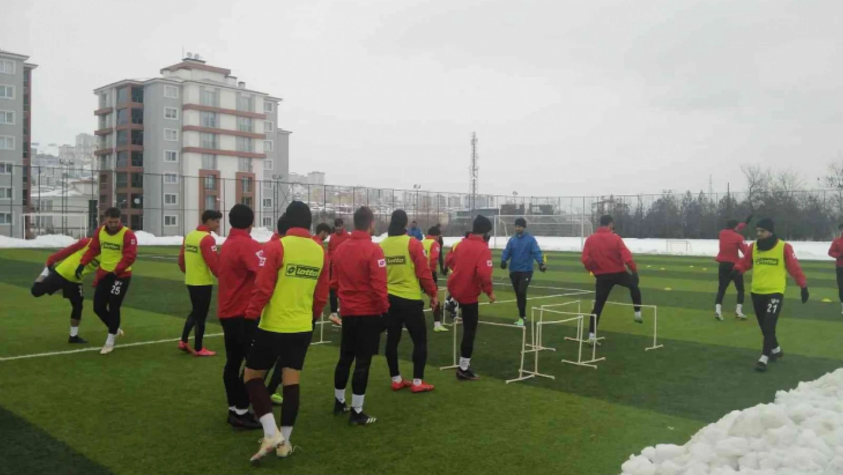 Elazığspor, Elazığ Karakoçan FK'nın sahasında çalıştı