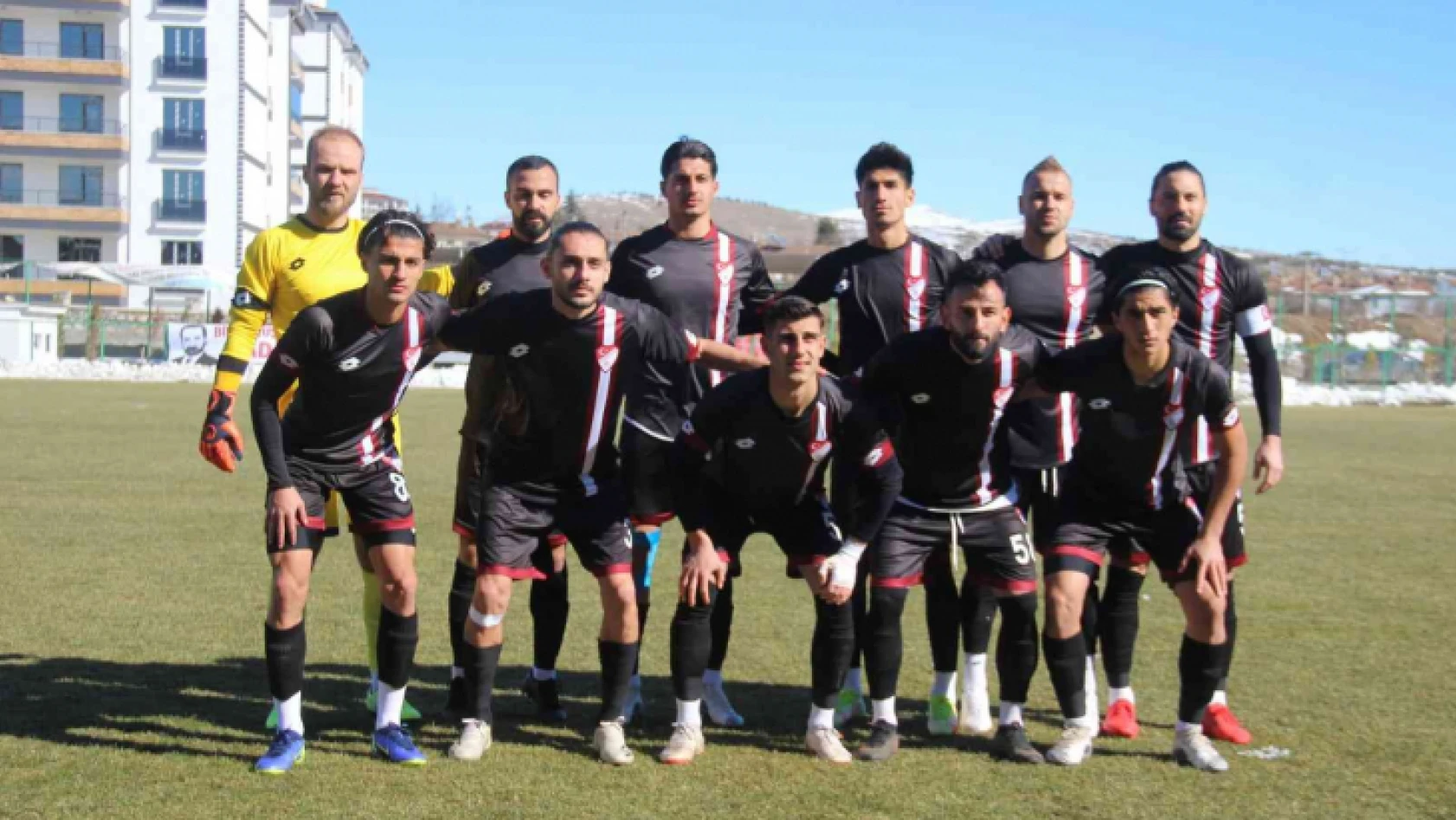 Elazığspor, Karaman'a 20 futbolcuyla gitti