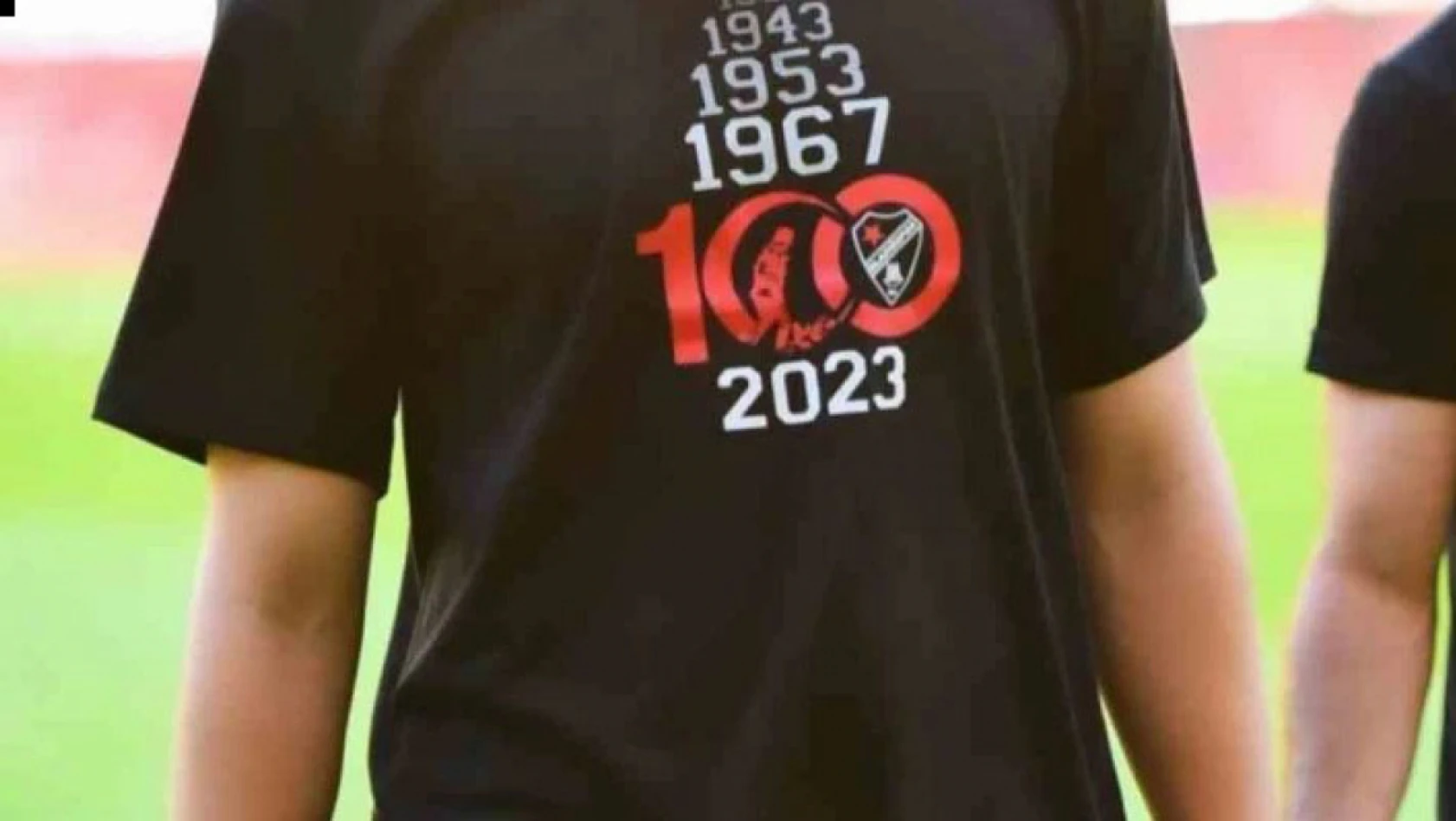 Elazığspor'un 100. Yıl Tişörtlerine Büyük İlgi