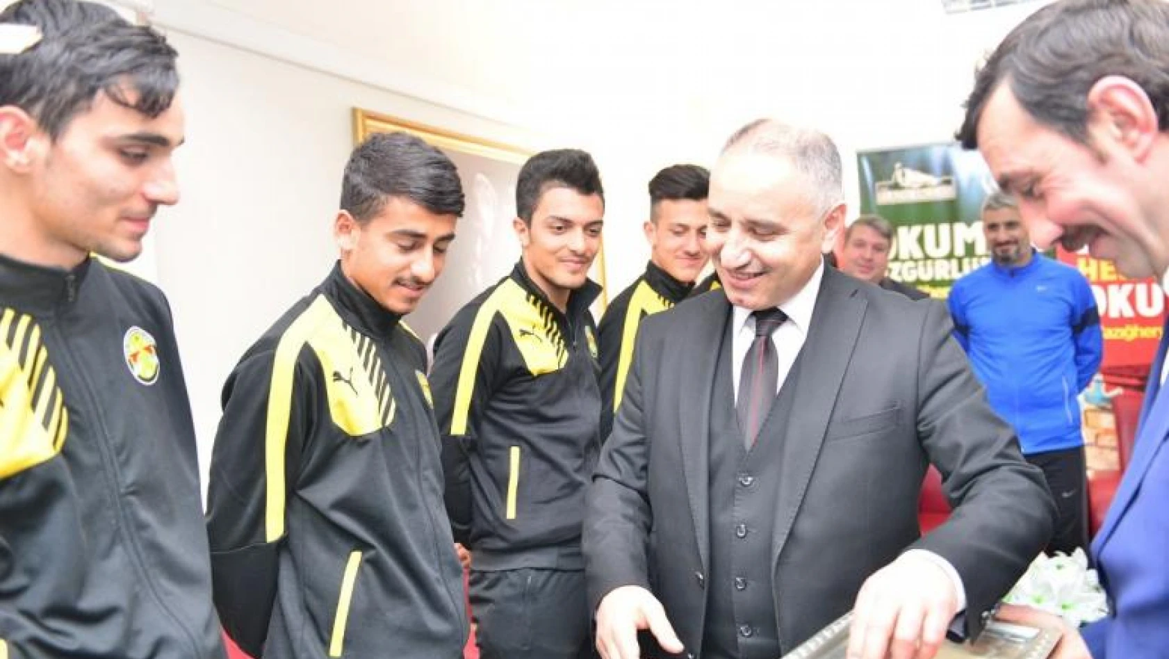 Kaya Karakaya Spor Lisesi Futbol Takımı Başarısını Gürtürk'le Paylaştı