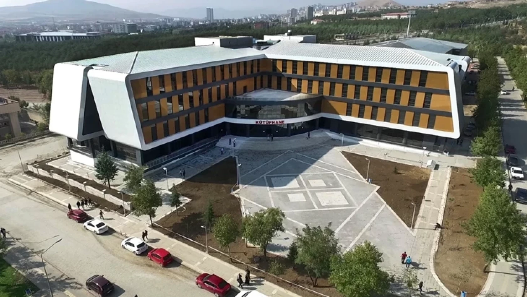 Fırat Üniversitesi Kütüphanesi Çalışma Saatlerinde Değişiklik Yapıldı