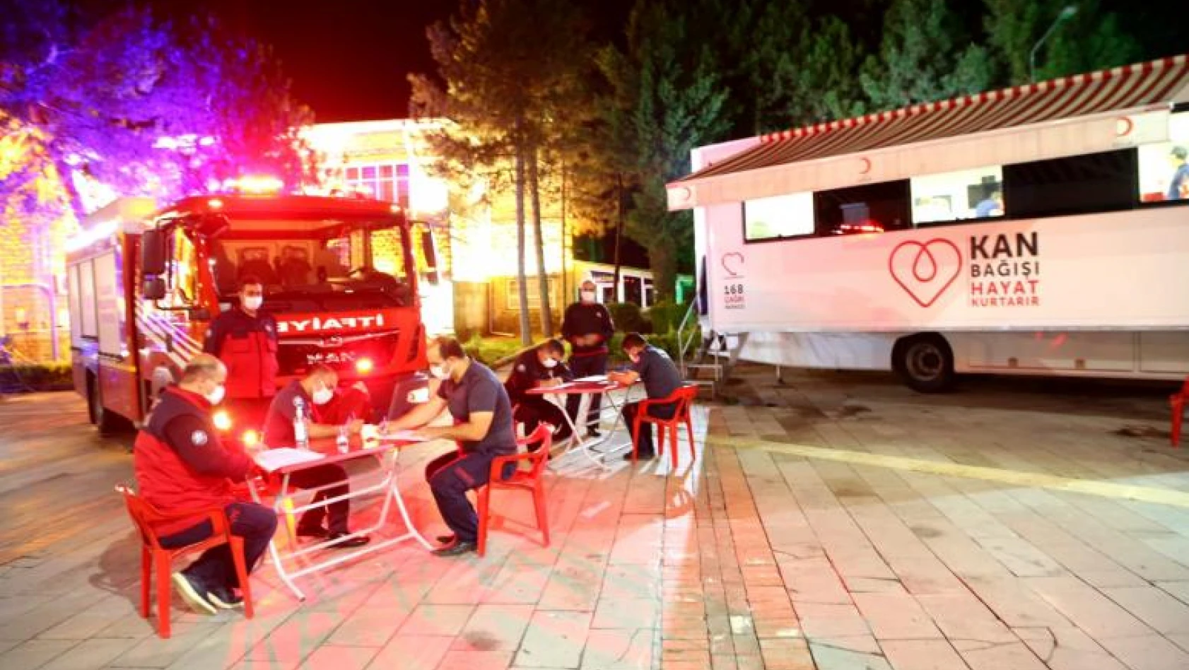 Elazığ Belediyesi İtfaiye Personelinden Kan Bağışı