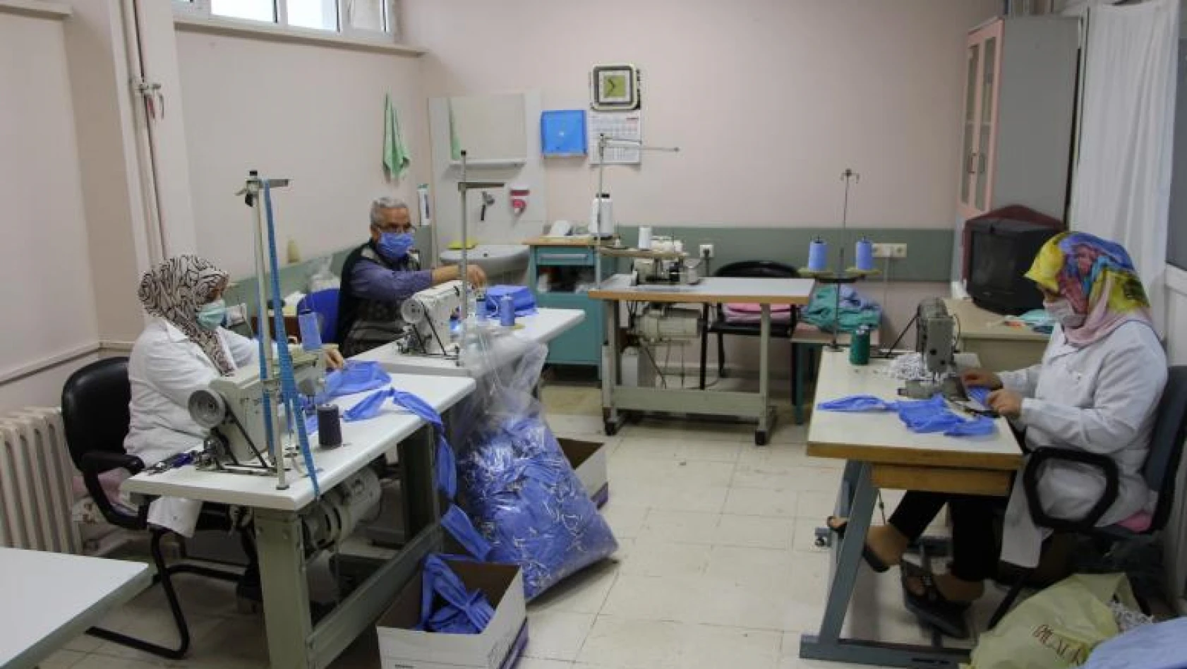 Fırat Üniversitesi Hastanesi Çalışanları İçin Kendi Maskesini Üretiyor