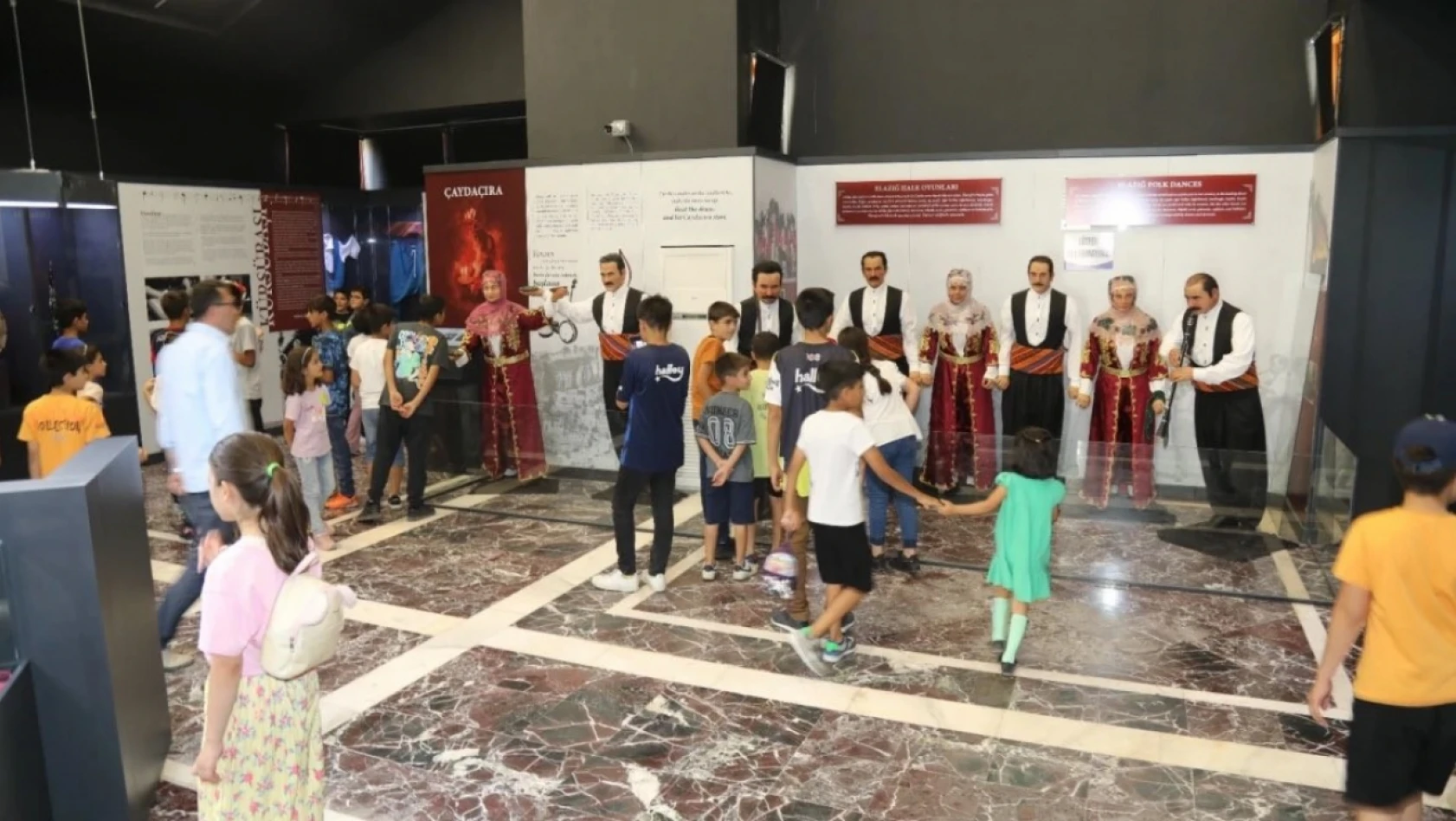 İyilik Evinde eğitim gören minikler Harput'taki müzeleri gezdi