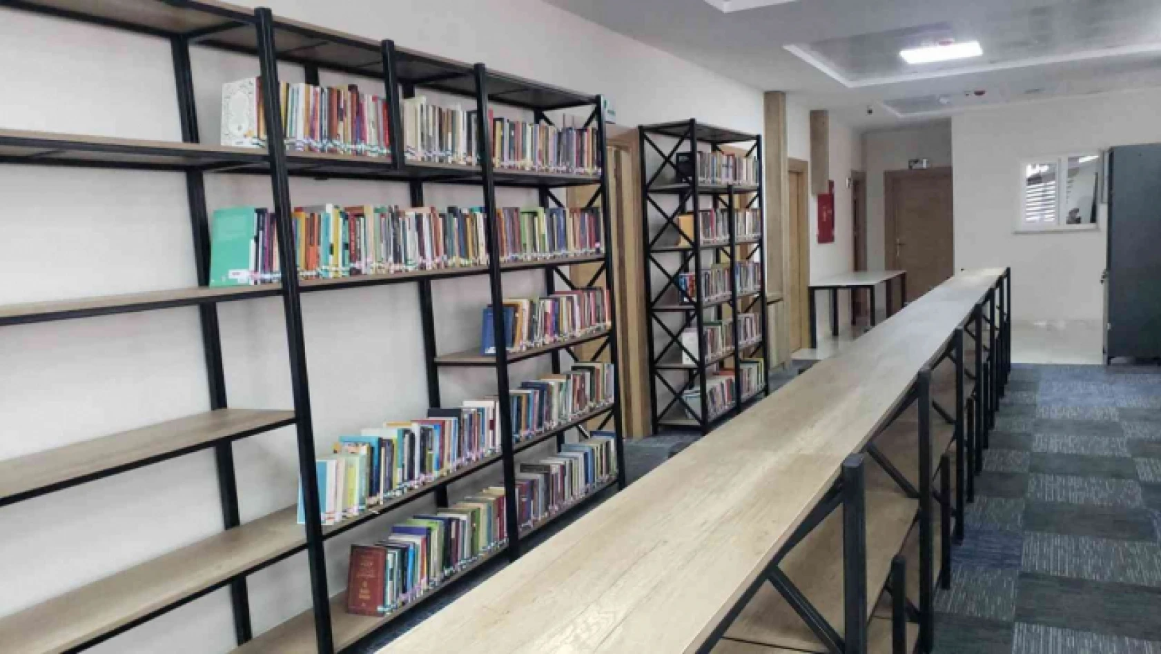 Karakoçan'da 3 katlı ilçe kütüphanesi hizmete açıldı