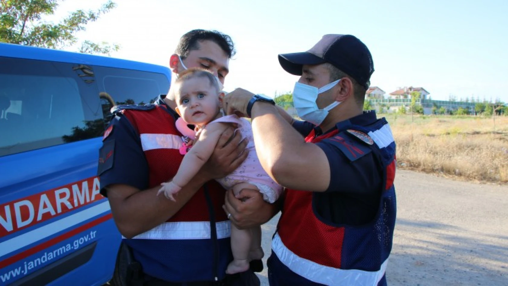 Kazada annesi yaralanan minik Zeynep için jandarma ekipleri seferber oldu