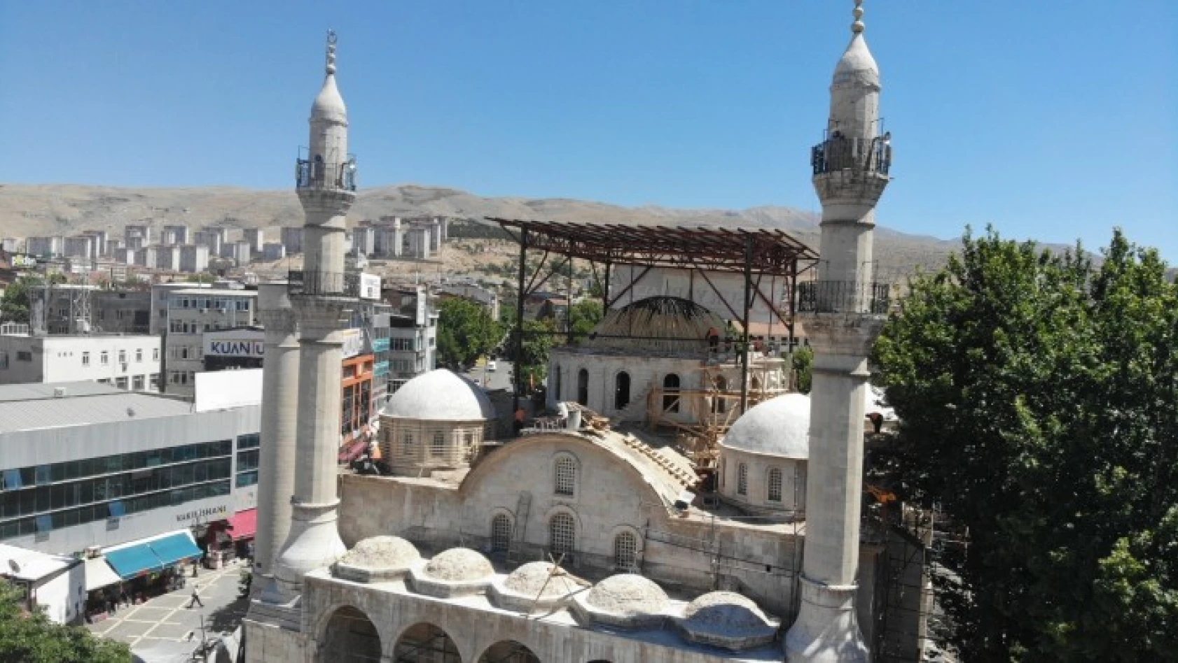 Malatya'da depremlere meydan okuyan tarihi camide restorasyon