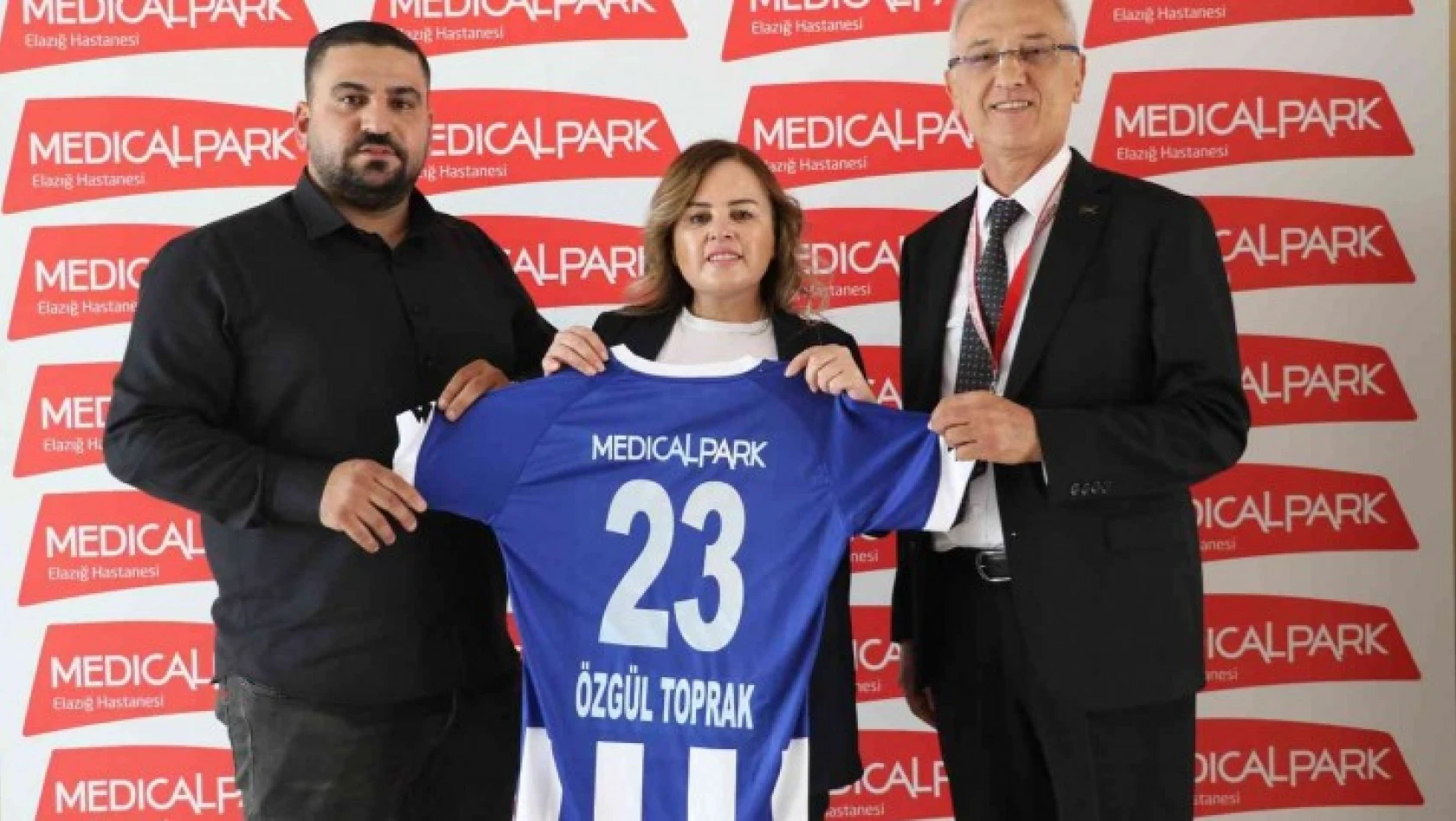 Medical Park Elazığ Hastanesi, Elazığ Karakoçan FK'nın sağlık sponsorluğu anlaşmasını yeniledi