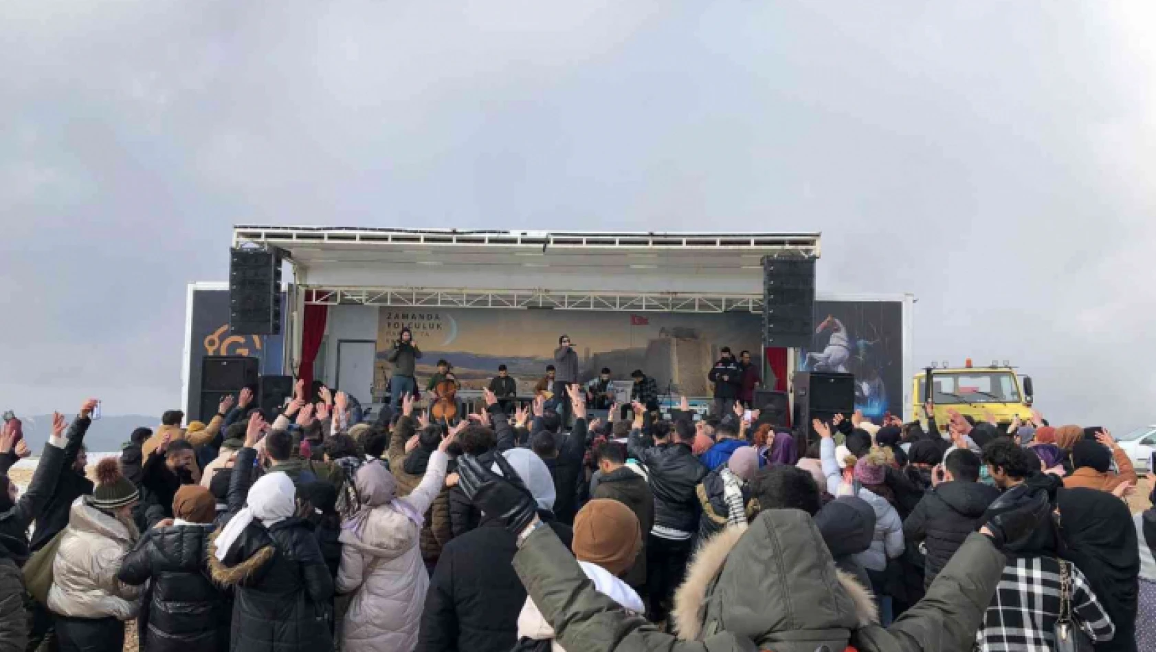 Öğrenciler Hazarbaba Kayak Merkezi'ne akın etti