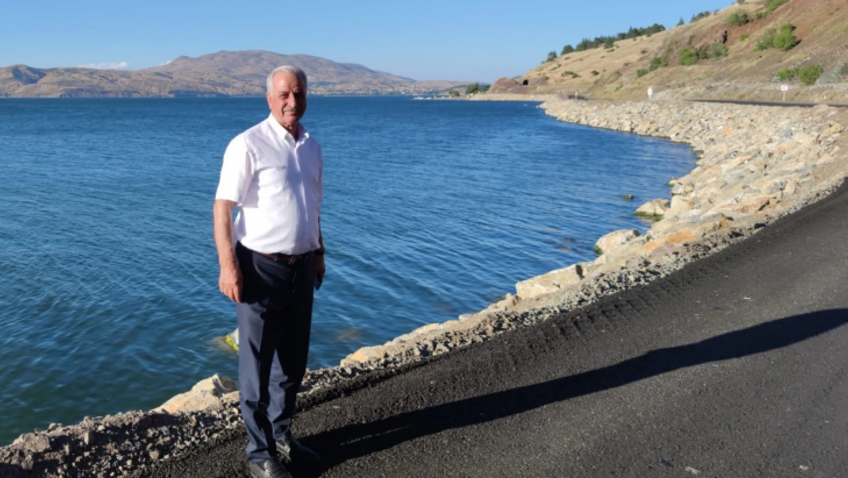 Özay,'Hazar Gölü Sahil Yolu Bölgeye İlgiyi Artırdı'
