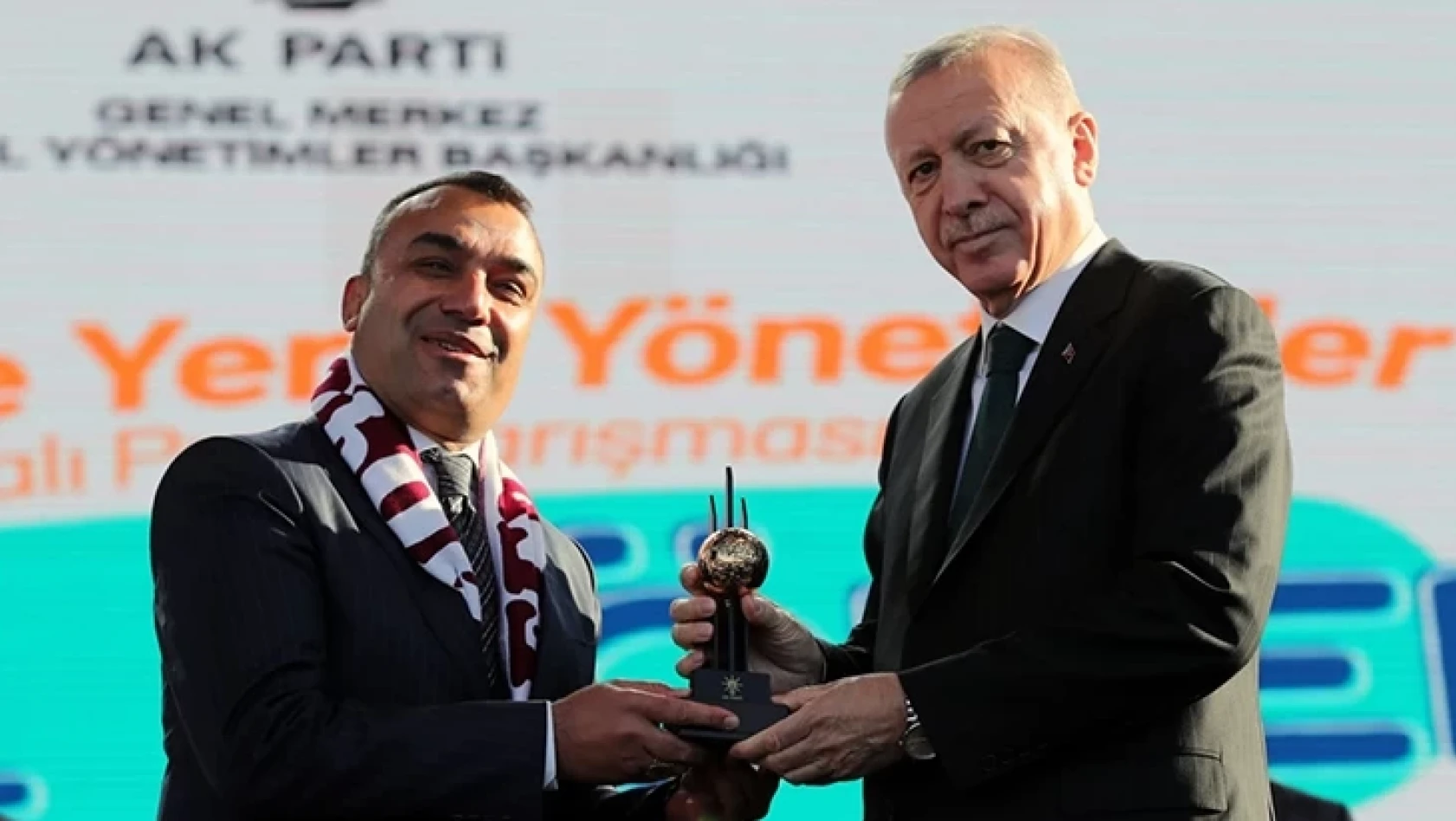 Sabahattin Kaya, Cumhurbaşkanı Erdoğan'dan ödül aldı