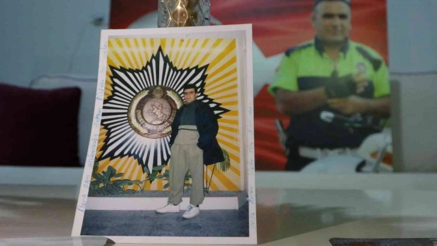 Şehit polis Fethi Sekin'in 27 yıl önceki fotoğrafı ortaya çıktı, üzerindeki not herkesi duygulandırdı