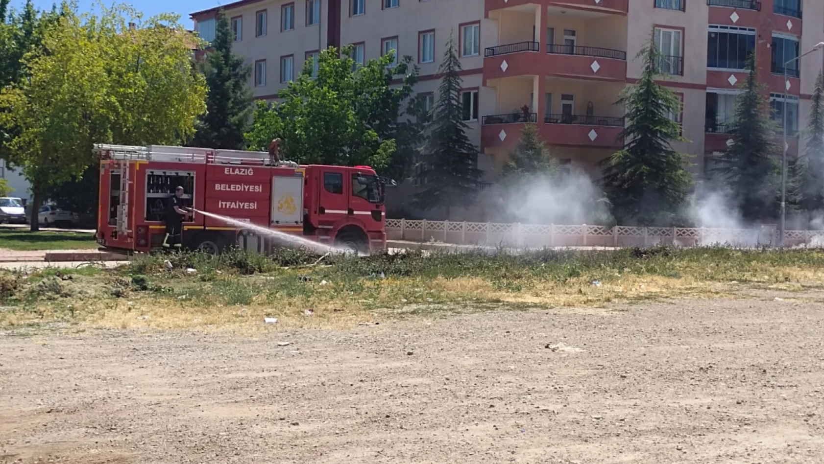 Sigara İzmariti Ataşehir'de Yangına Sebep Oldu