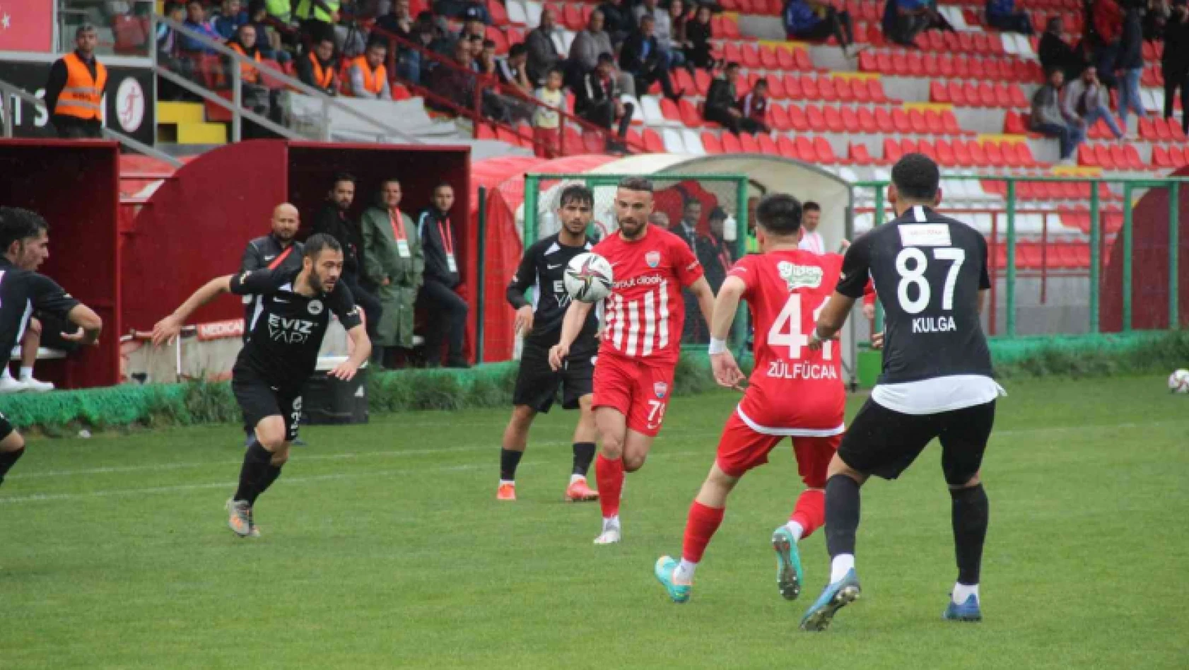 TFF 3. Lig: HD Elazığ Karakoçan FK: 3 - Kuşadasıspor: 2