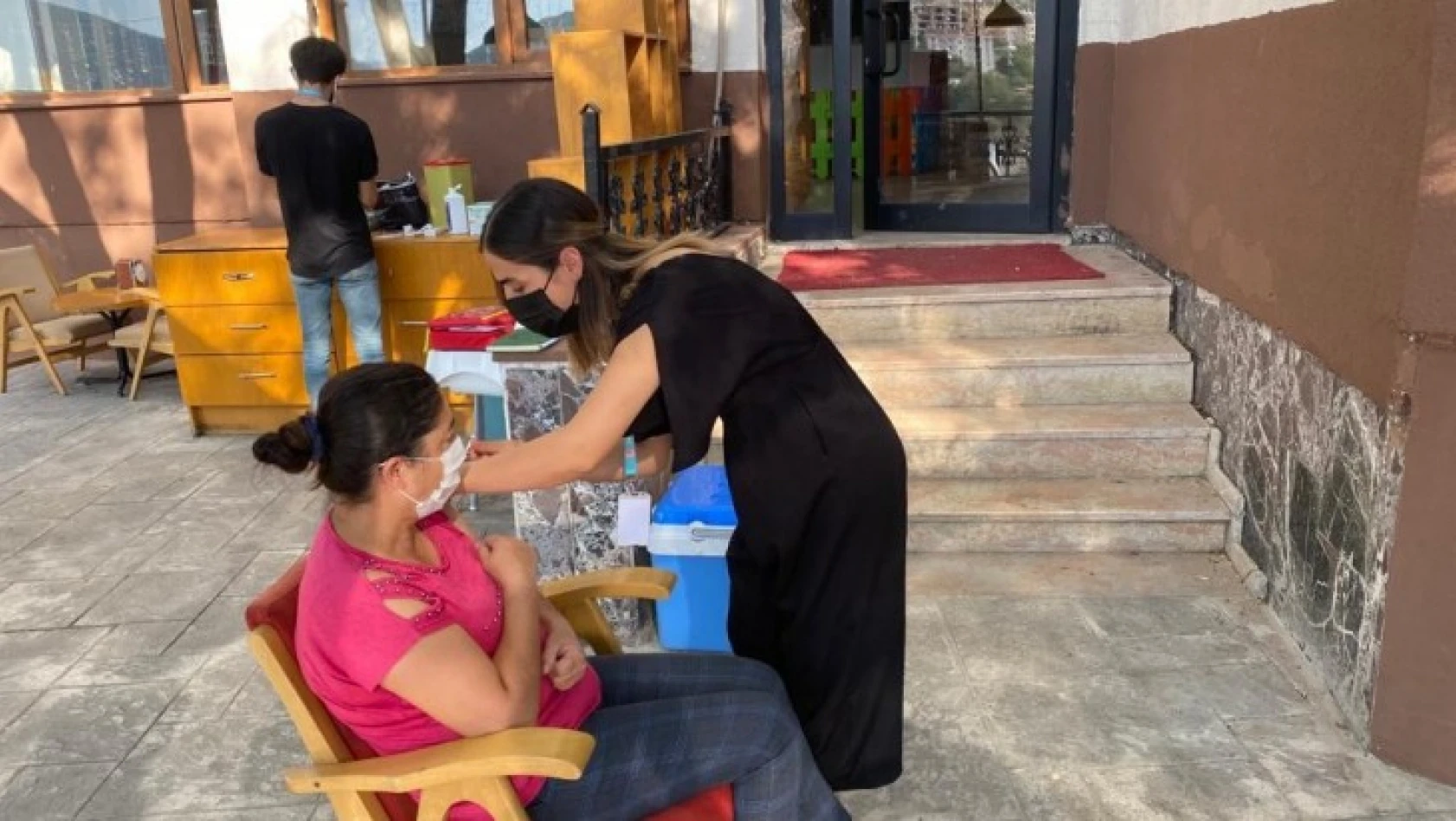 Tunceli'de aşı seferberliği sürüyor