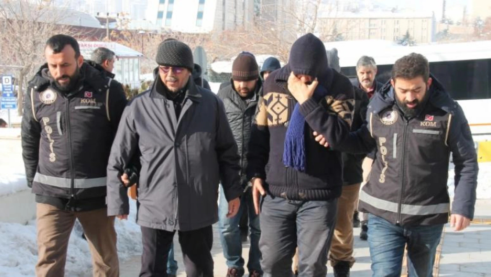FETÖ'den 13 polise daha tutuklama