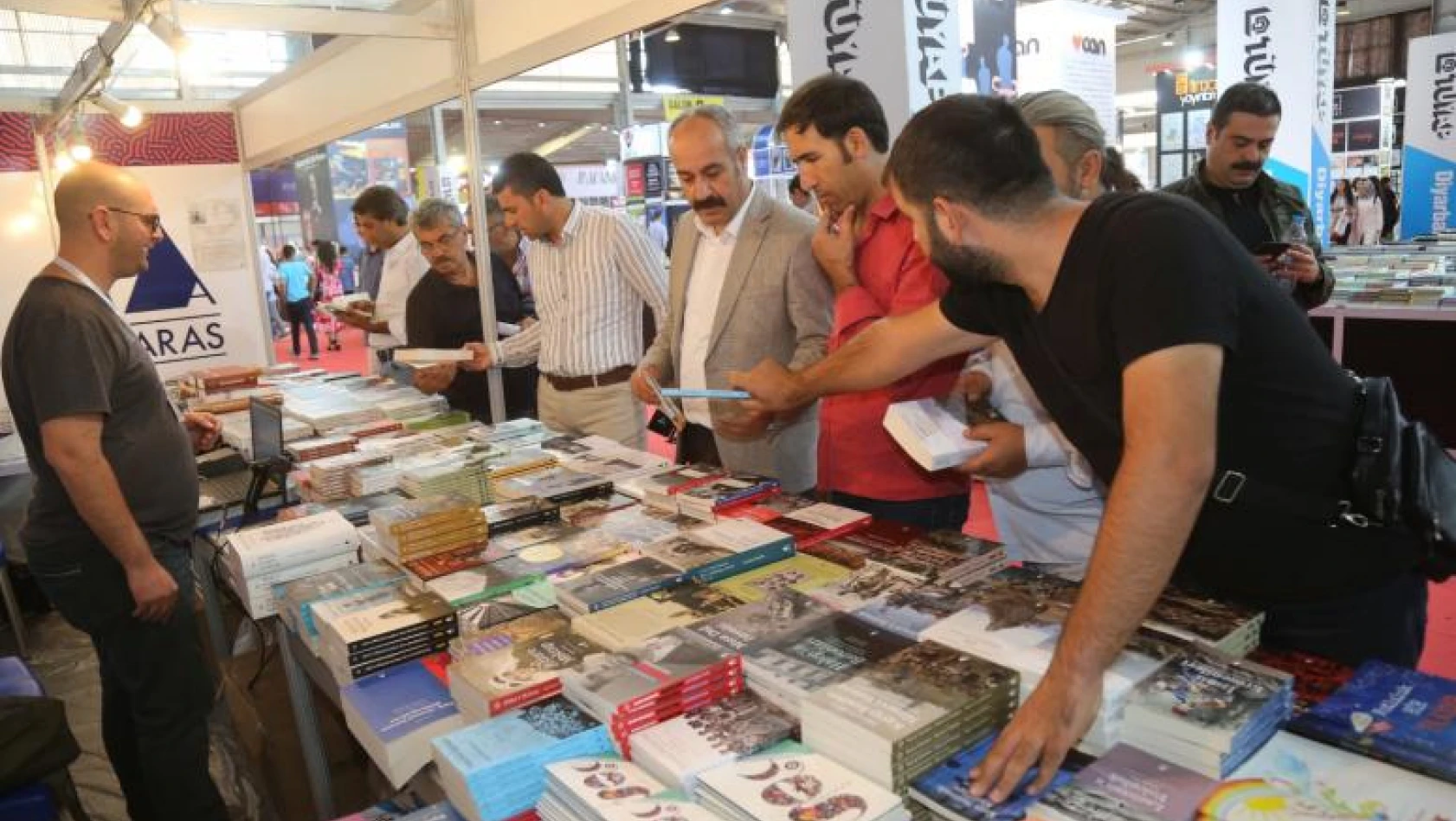 Kültür Sanat Danışma Kurulundan Diyarbakır Tüyap Kitap Fuarına Ziyaret