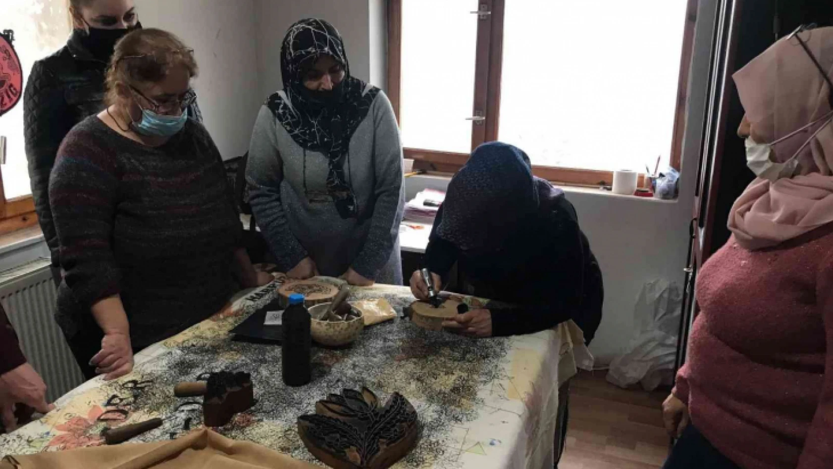 Unutulmaya yüz tutmuş 'Çit baskı sanatı' ev kadınlarının elinde hayat buluyor
